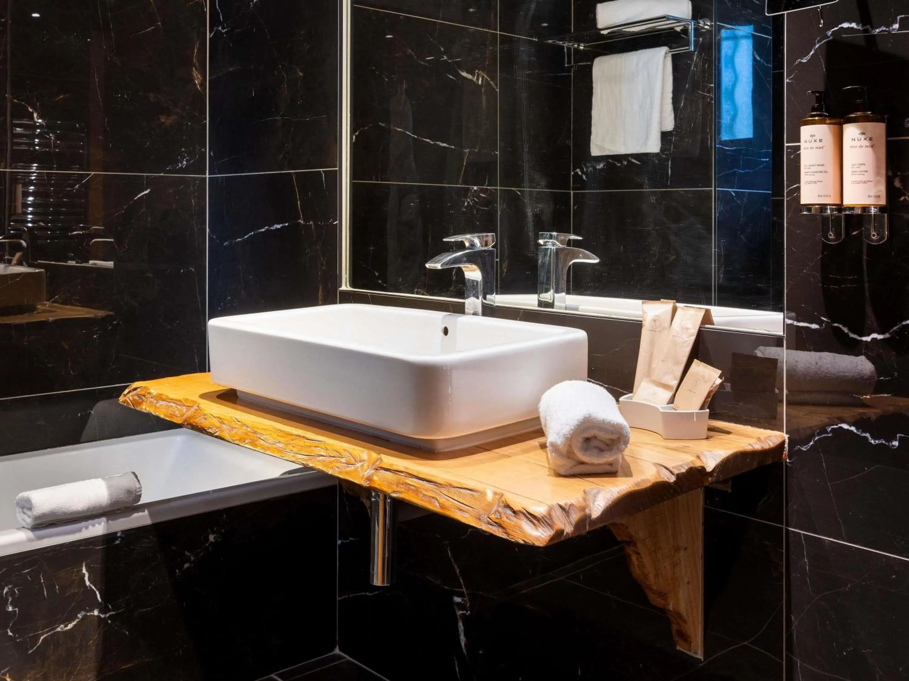 Bedroom in Mercure Brignoles Golf de Barbaroux & Spa