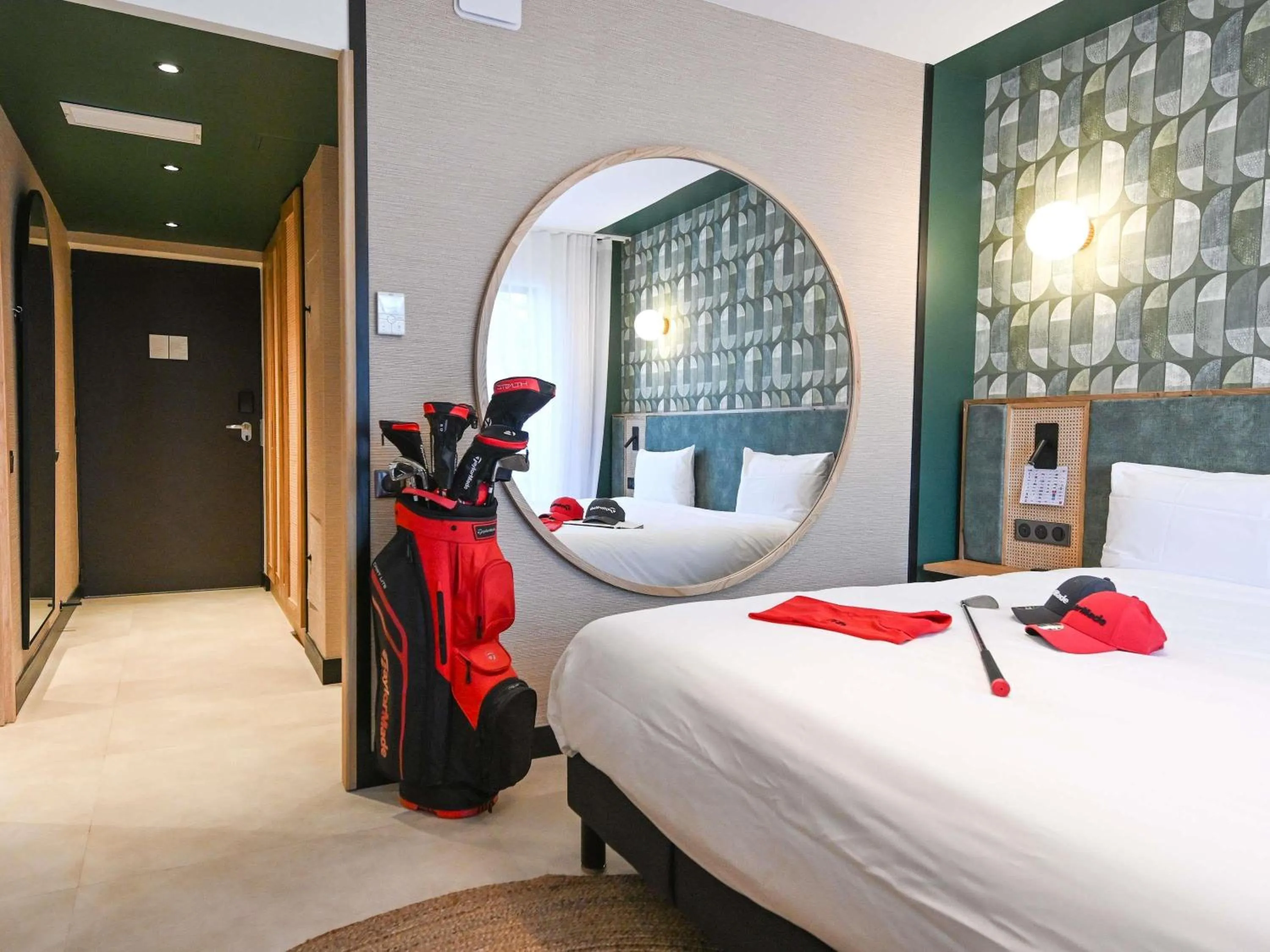 Bedroom, Bed in Mercure Brignoles Golf de Barbaroux & Spa