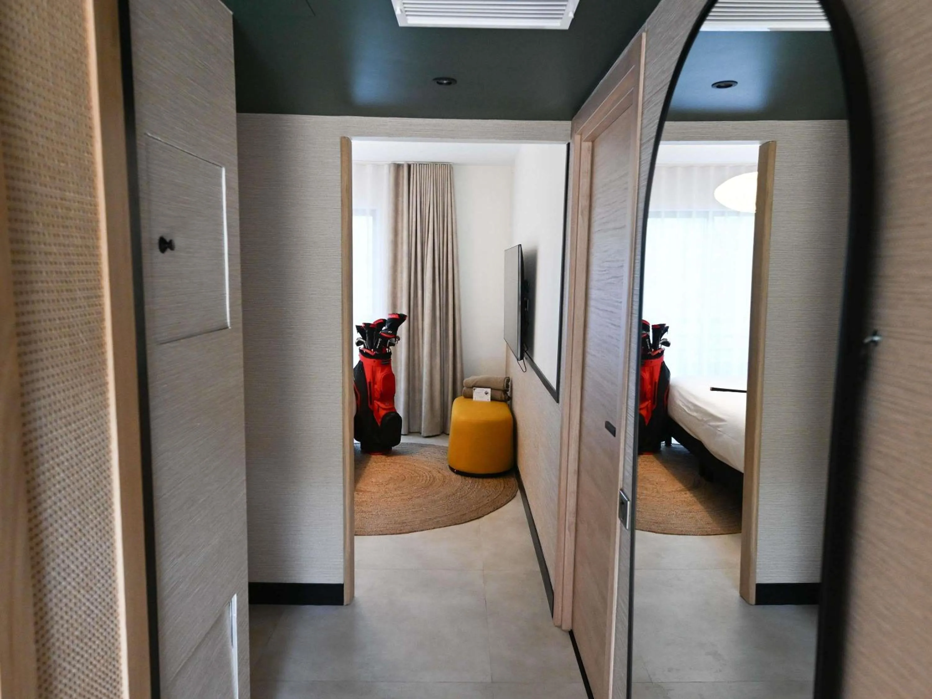 Bedroom in Mercure Brignoles Golf de Barbaroux & Spa