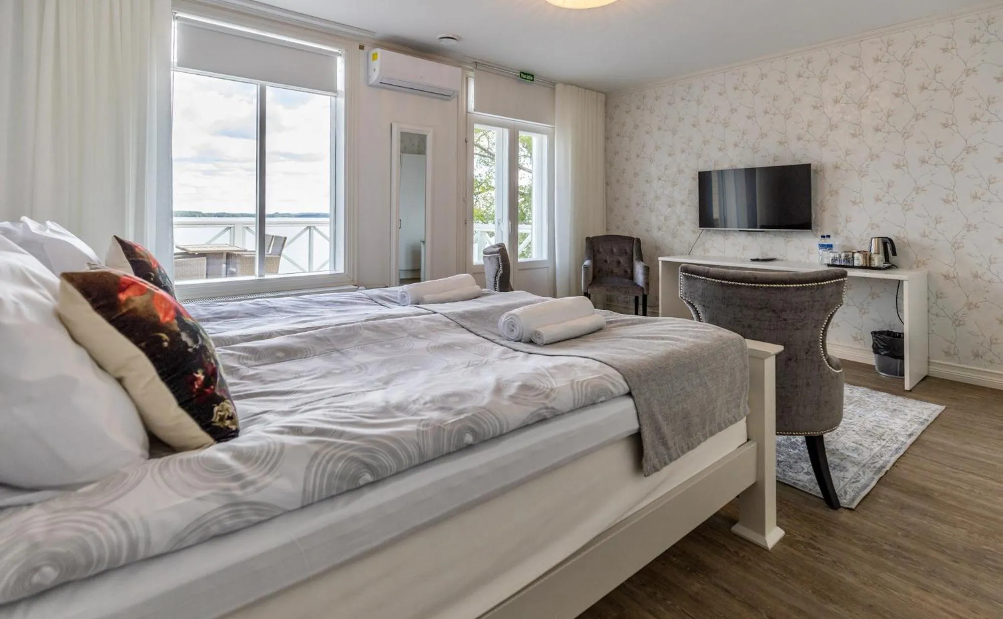 Balcony/Terrace, Bed in Radalla Resort