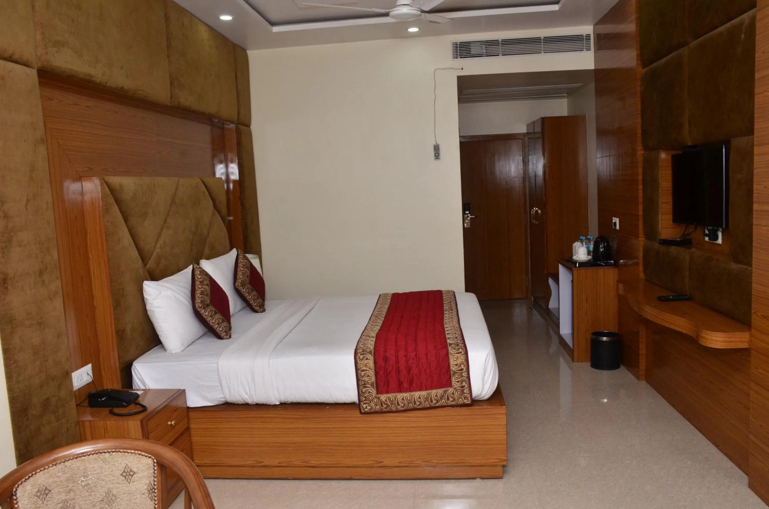 Shower, Bed in HOTEL ANAND INTERNATIONAL