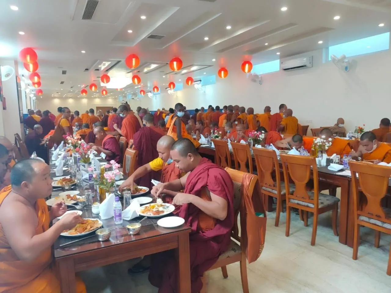 Restaurant/places to eat in HOTEL ANAND INTERNATIONAL