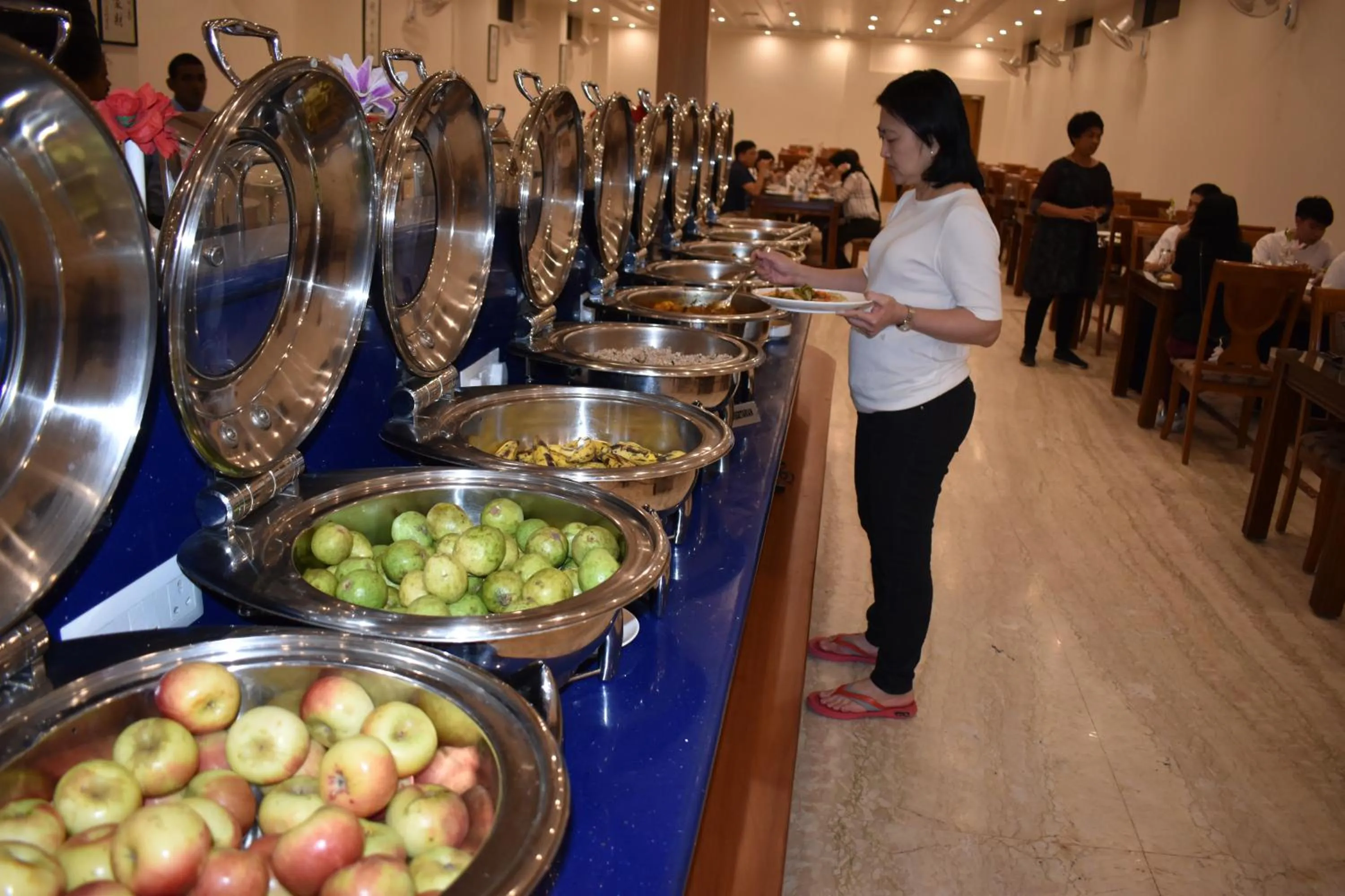 Restaurant/places to eat in HOTEL ANAND INTERNATIONAL