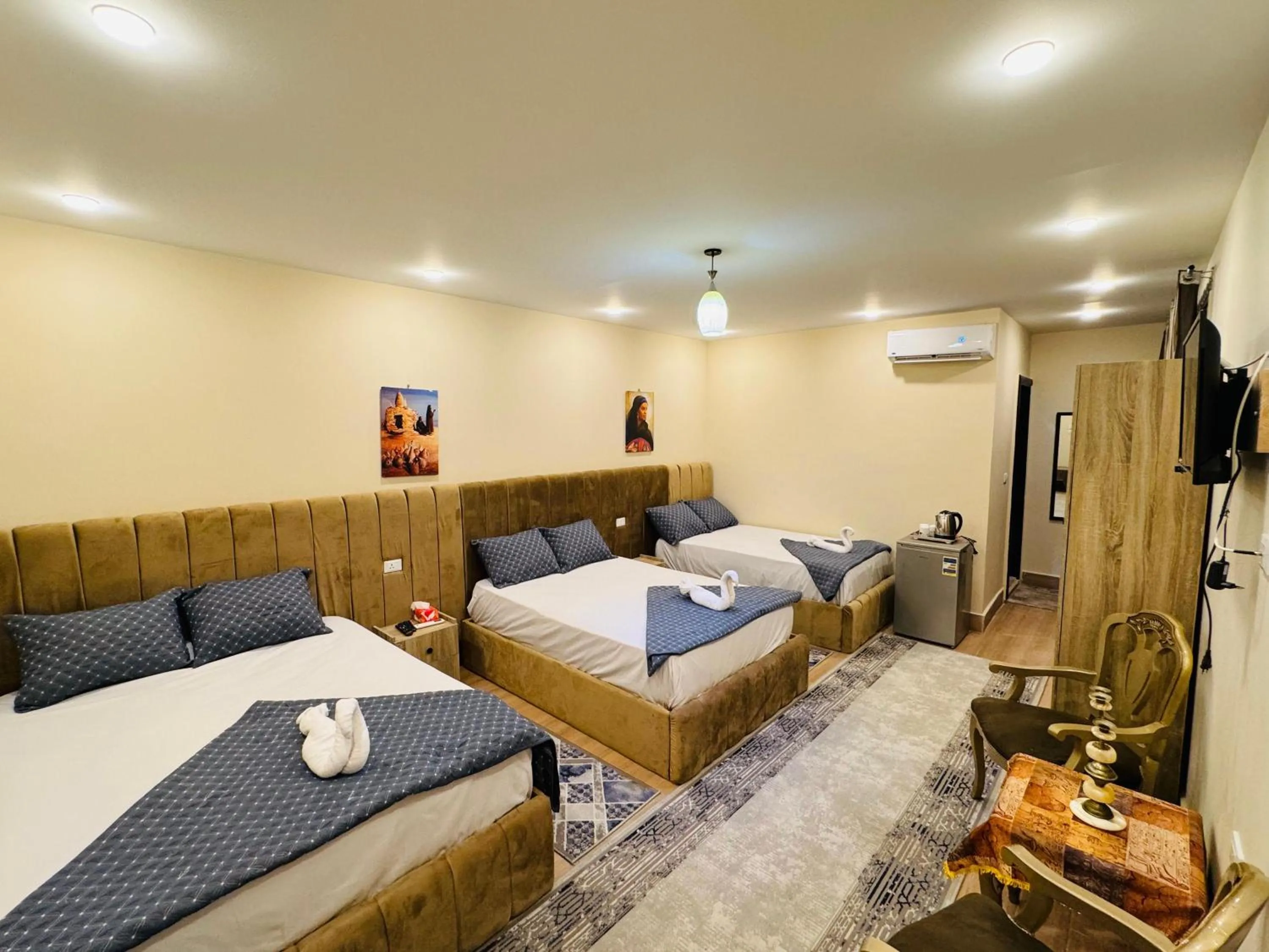 Bed in Sphinx palace pyramids view inn