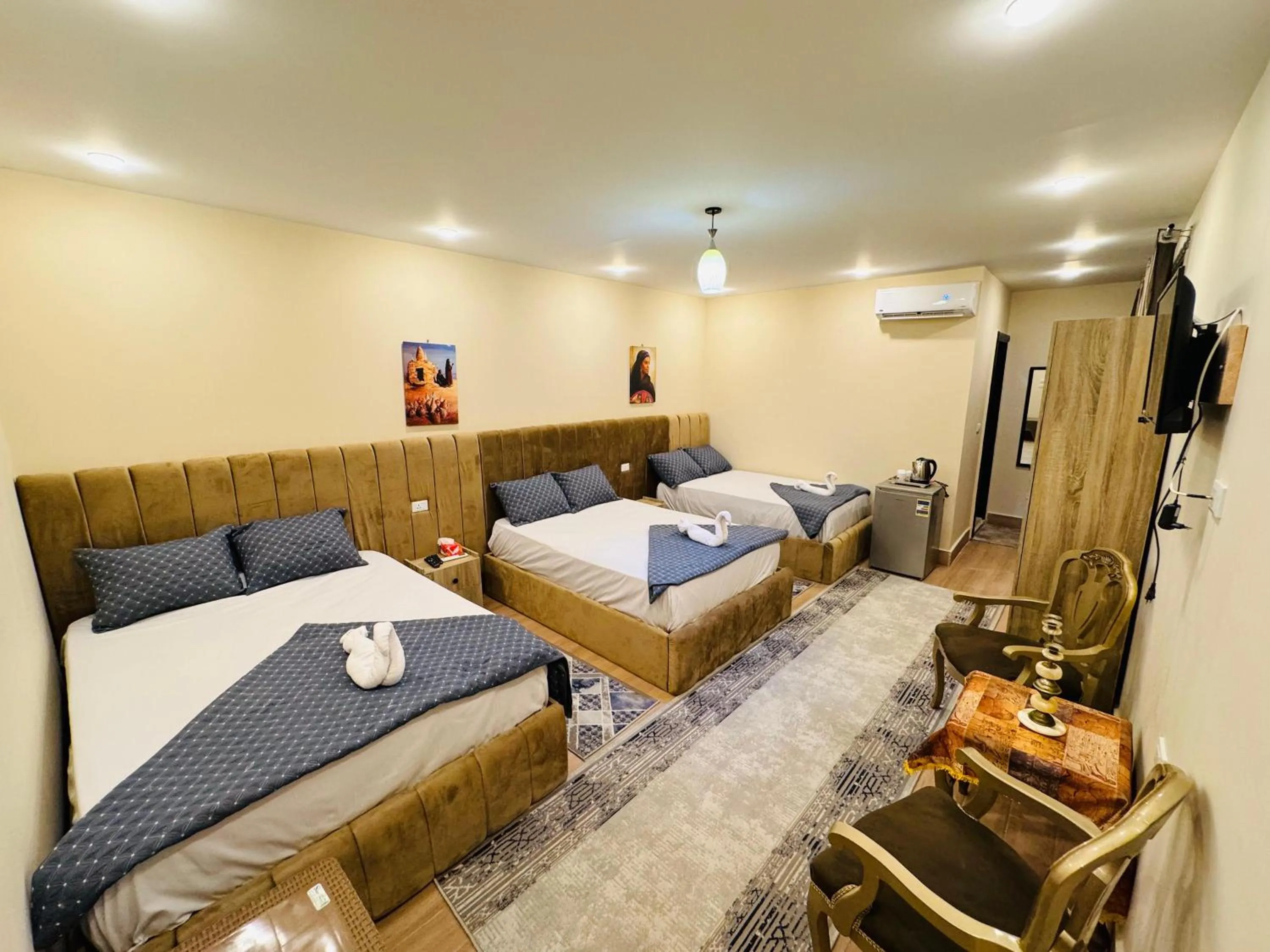 Bed in Sphinx palace pyramids view inn