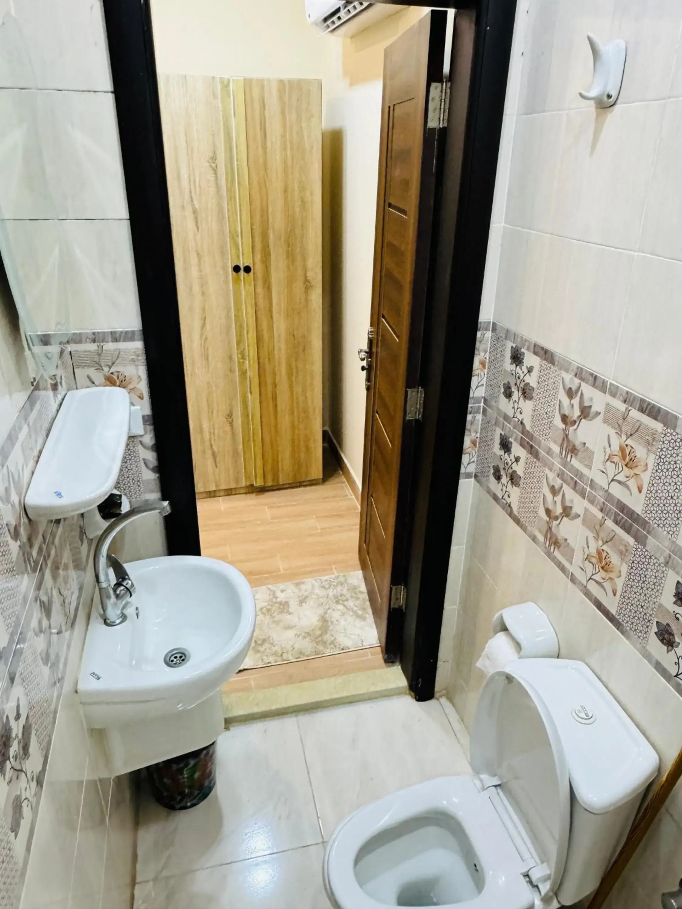 Quadruple Room with Bathroom - single occupancy in Sphinx palace pyramids view inn Quadruple Room with Bathroom - single occupancy in Sphinx palace pyramids view inn