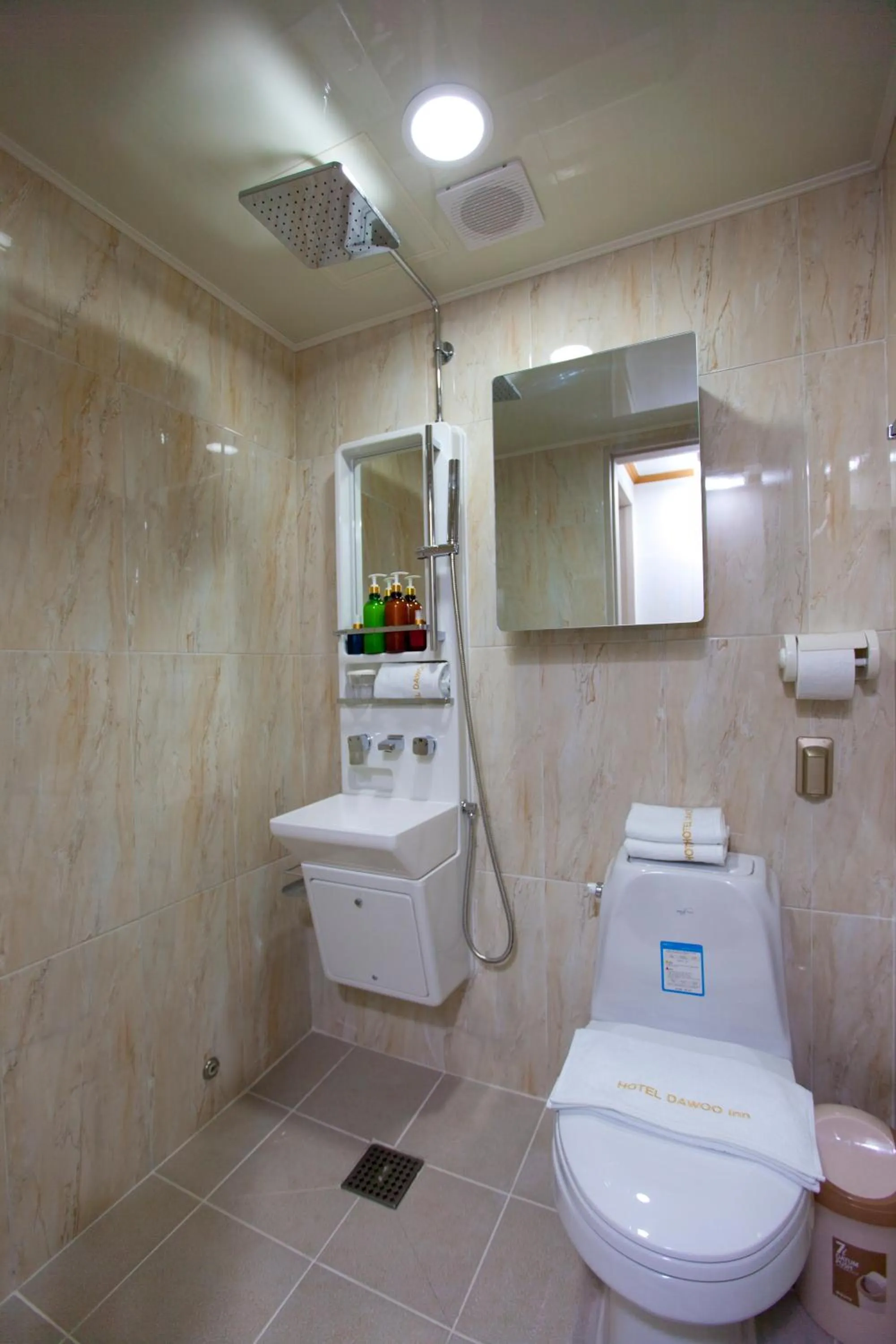 Bathroom in Hotel Daewoo Inn