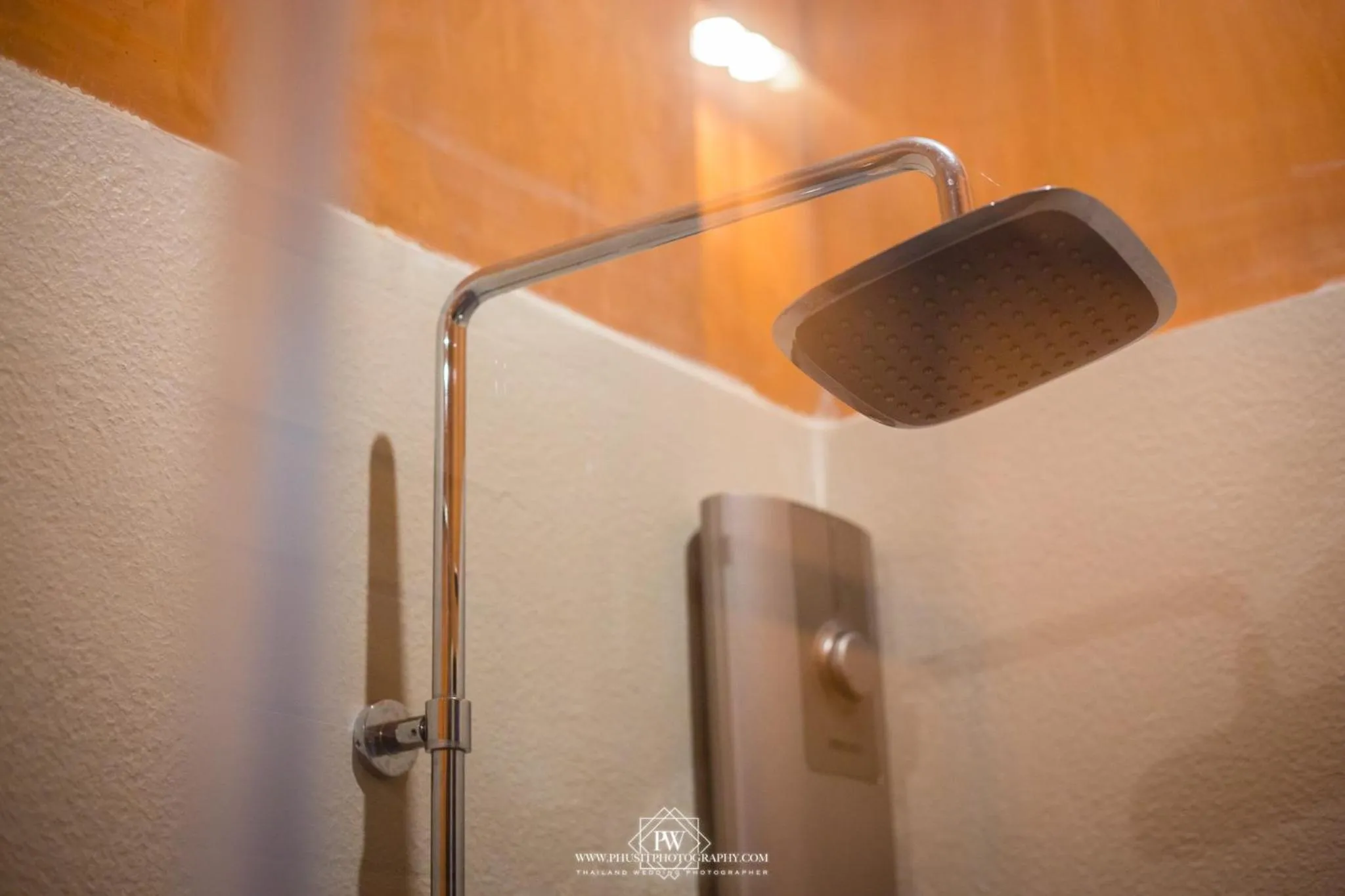 Shower in Flora I Talay