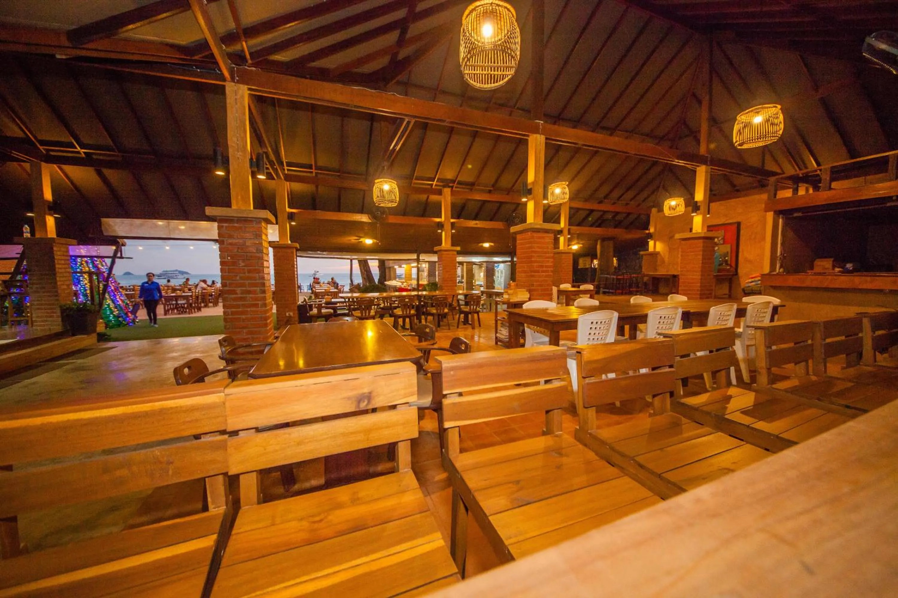 Restaurant/places to eat in Flora I Talay