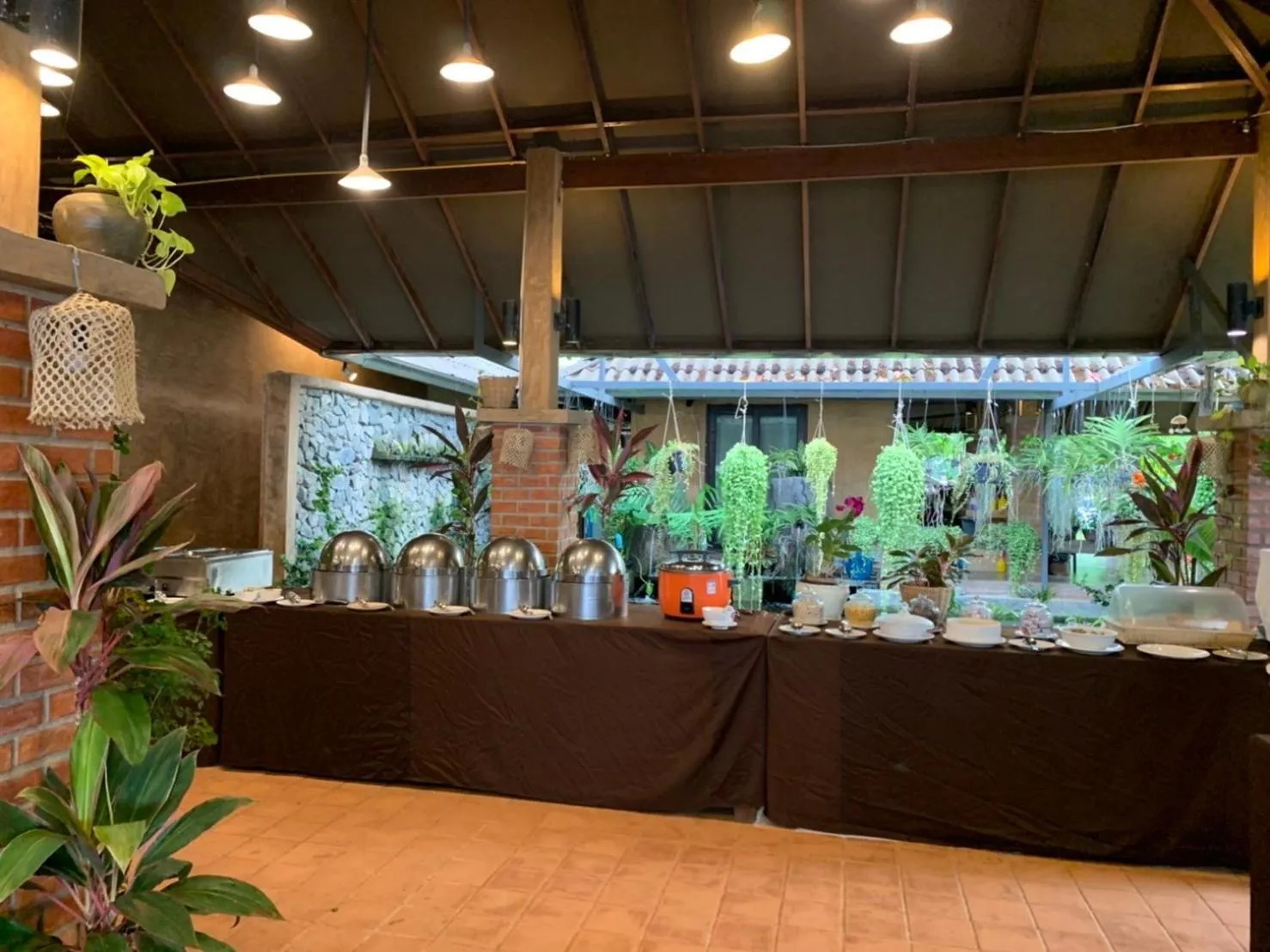 Restaurant/places to eat in Flora I Talay