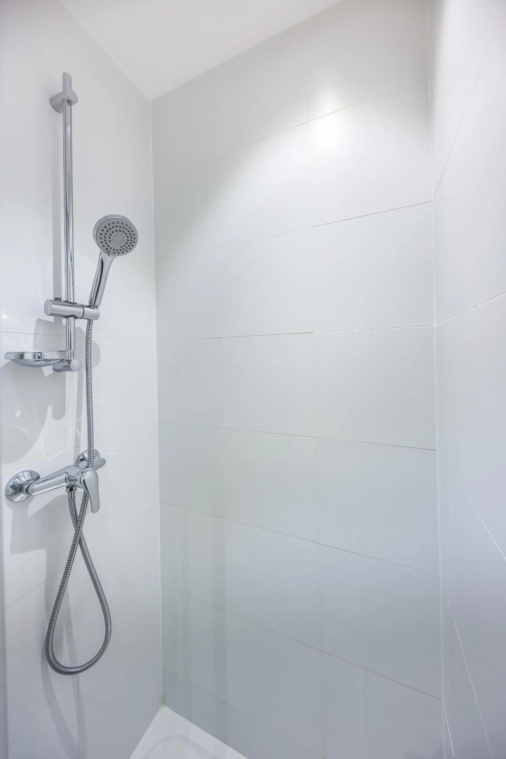 Shower in Premiere Classe Cergy Saint Christophe