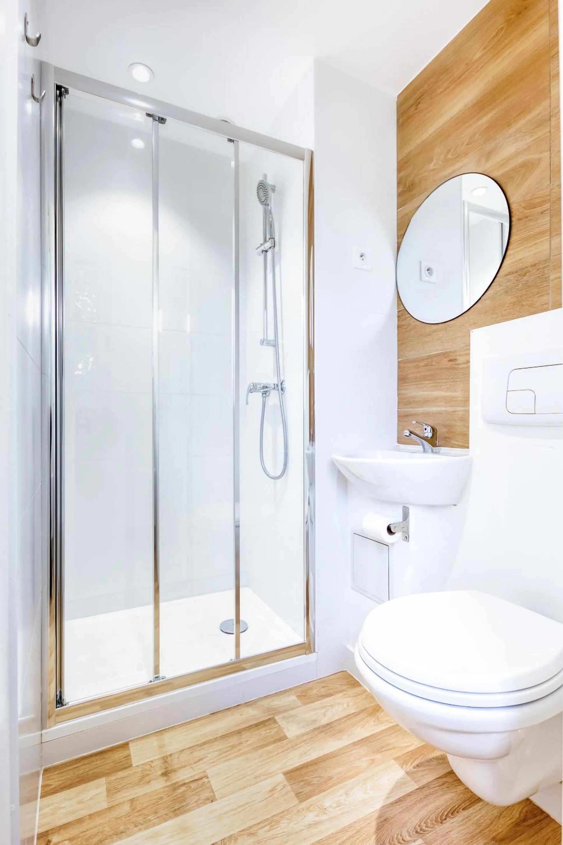 Shower in Premiere Classe Cergy Saint Christophe