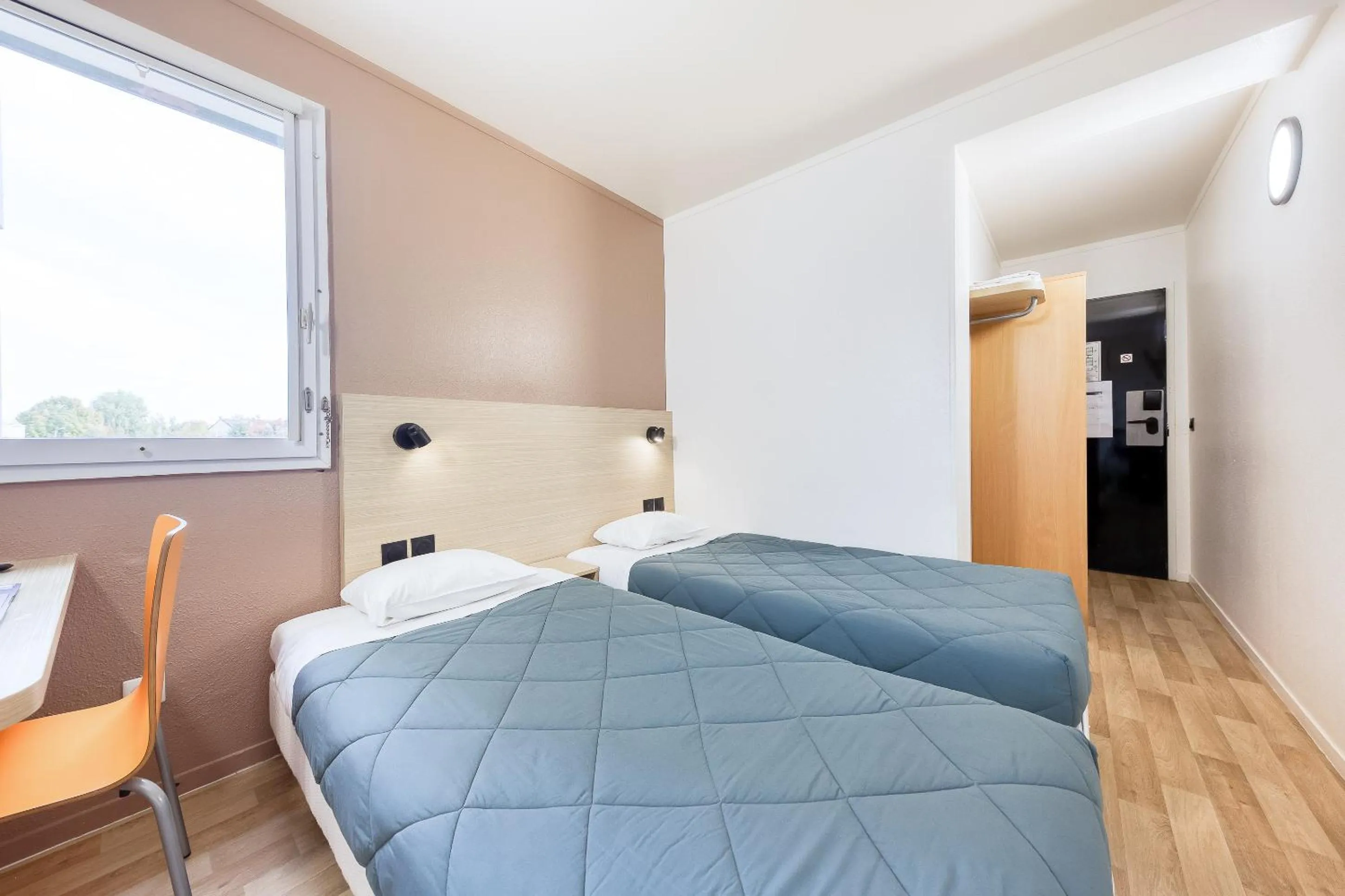 Bed in Premiere Classe Cergy Saint Christophe