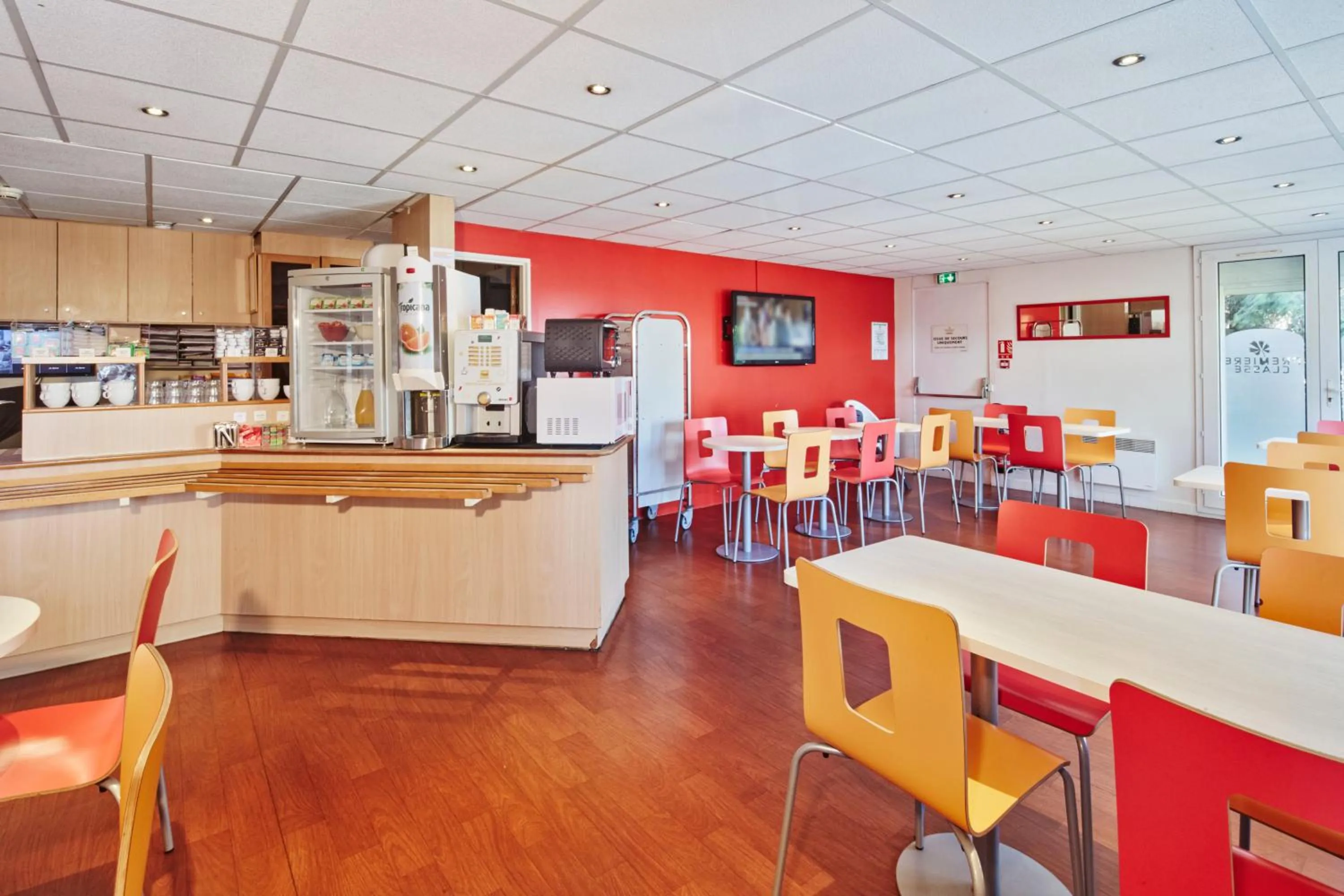 Restaurant/places to eat in Premiere Classe Cergy Saint Christophe