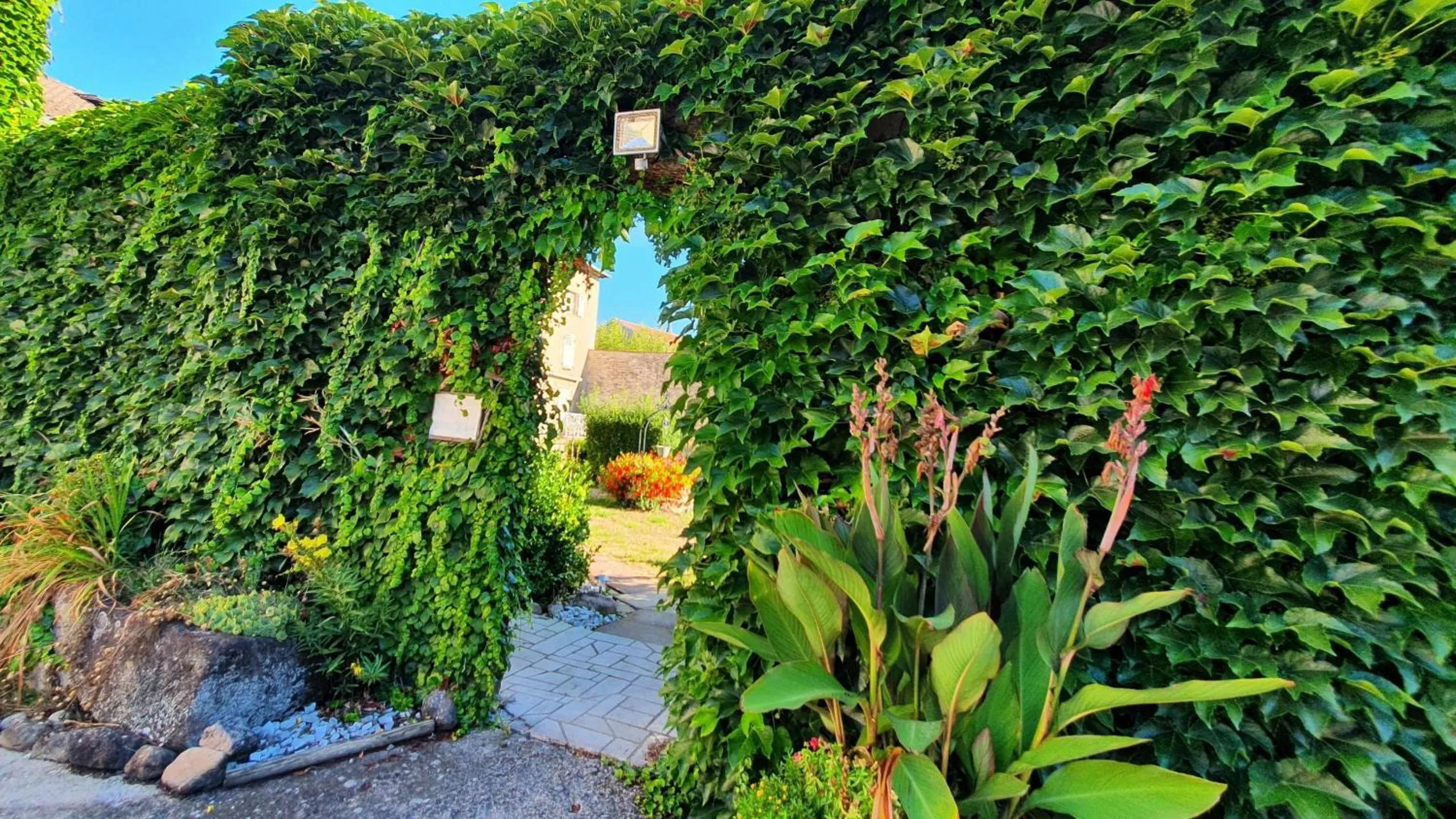 Facade/entrance in CHEZ PIERRE