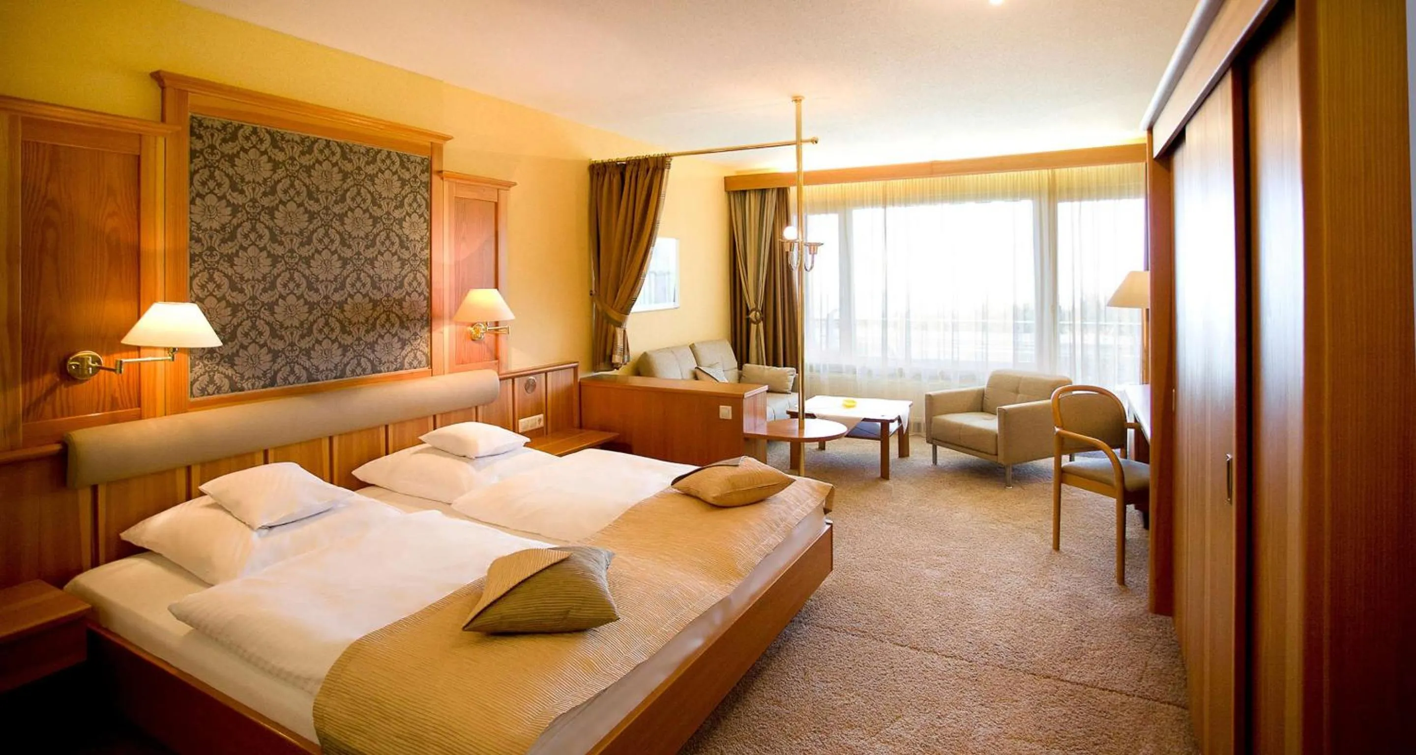 Bedroom, Bed in Wellness-& Nationalpark Hotel Schliffkopf, BWSC