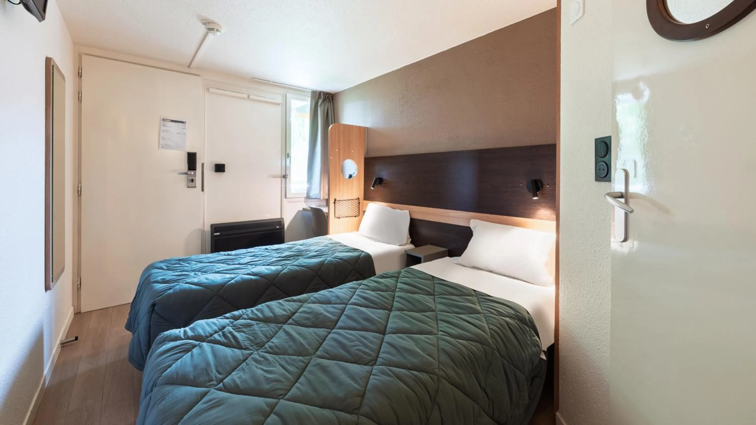 Bed in Premiere Classe Lille Ouest - Lomme