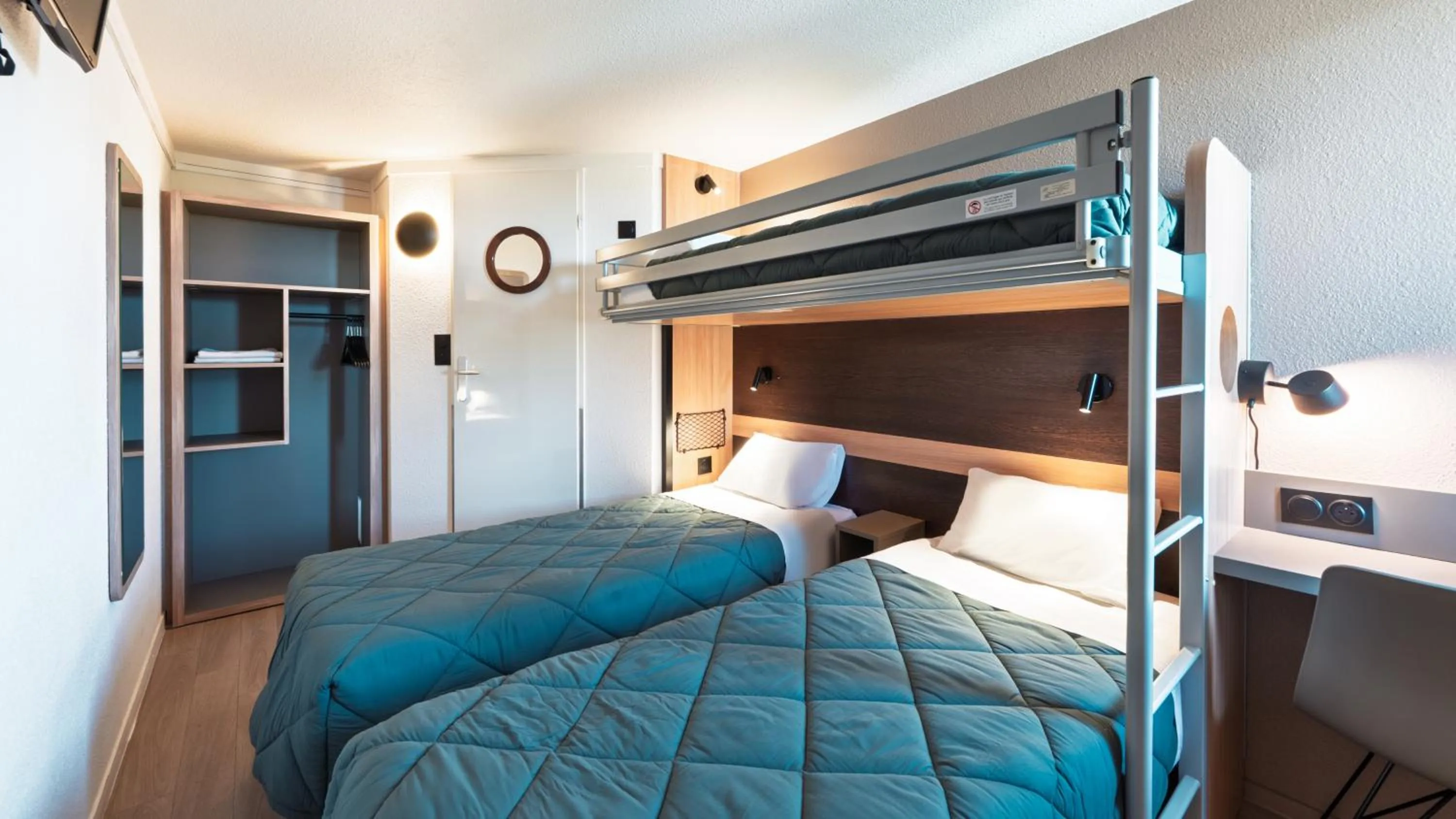 Bed in Premiere Classe Lille Ouest - Lomme