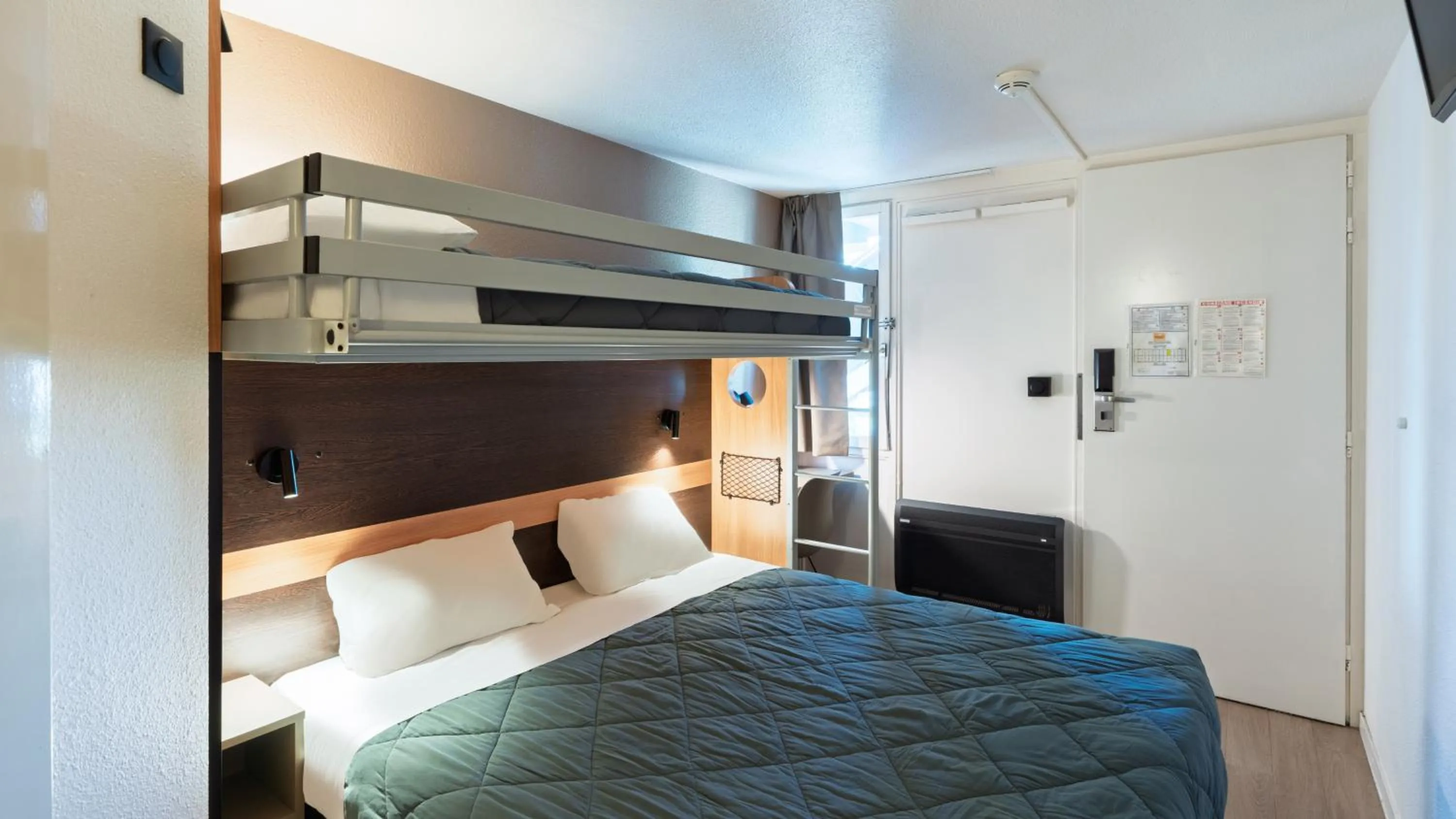 Bed in Premiere Classe Lille Ouest - Lomme