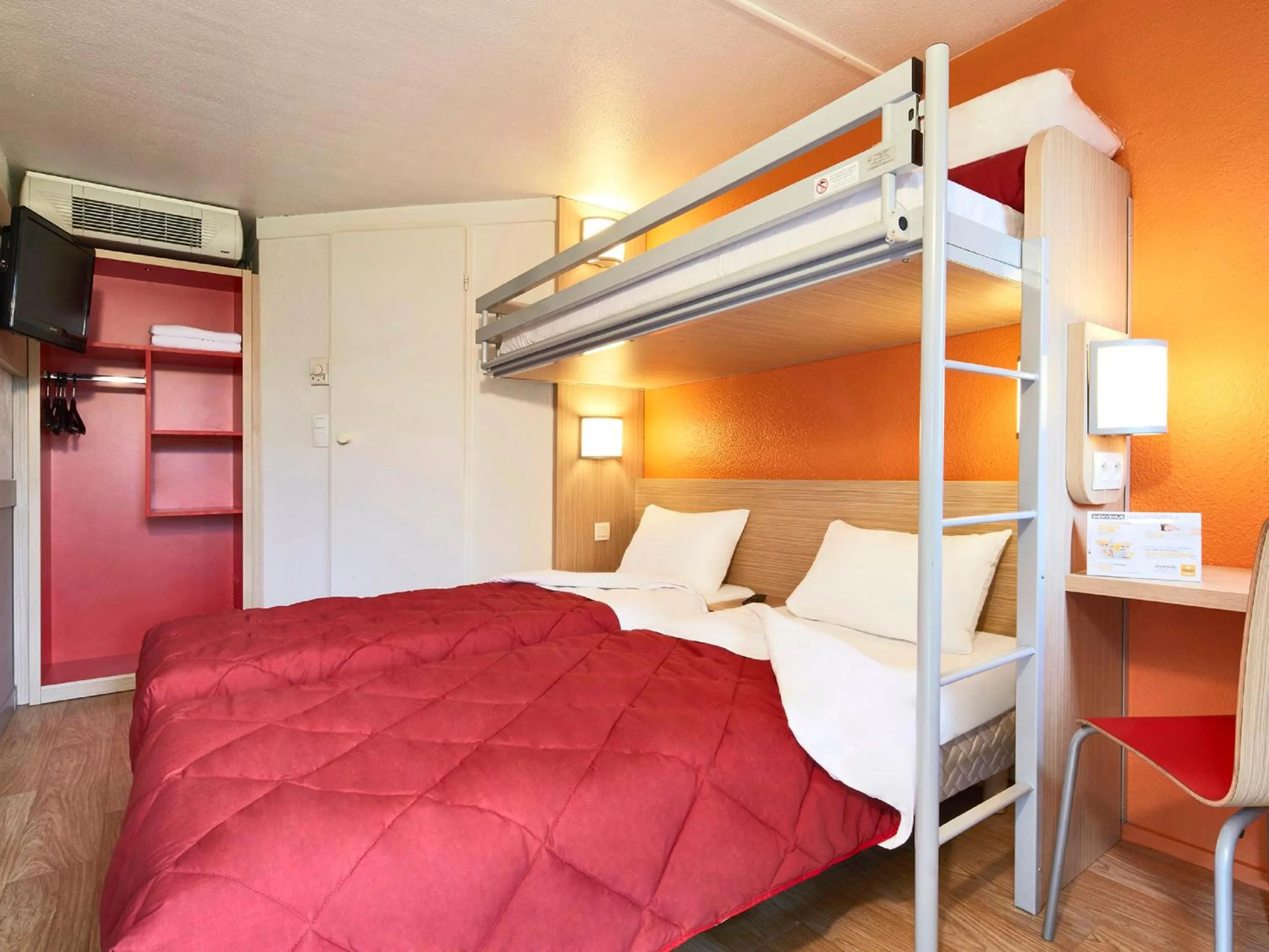 Bedroom, Bed in Premiere Classe Marne la Vallée - Torcy