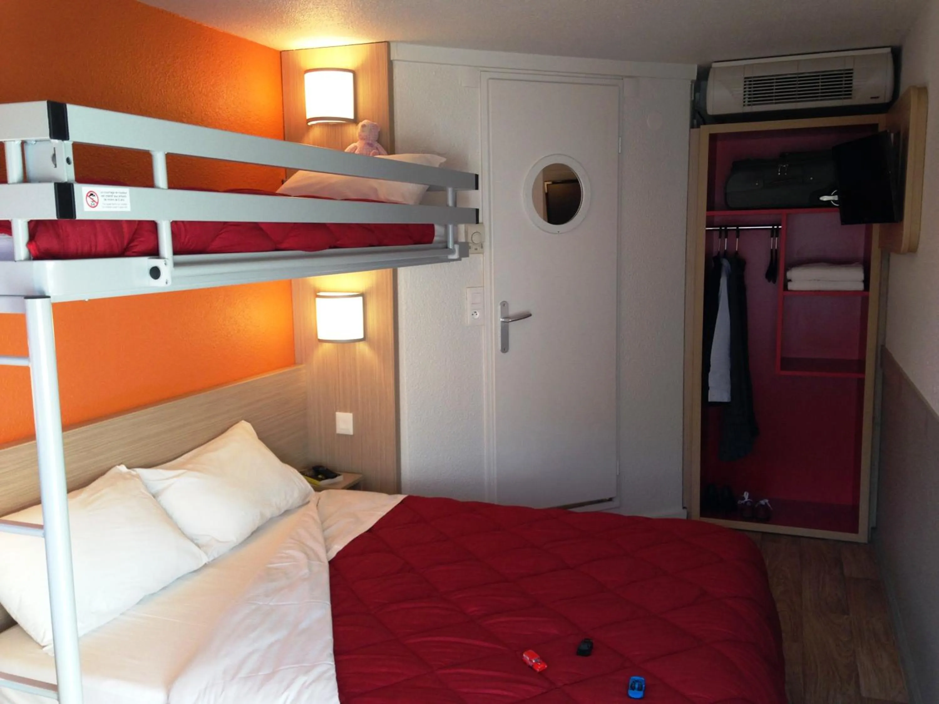 Bedroom, Bed in Premiere Classe Marne la Vallée - Torcy
