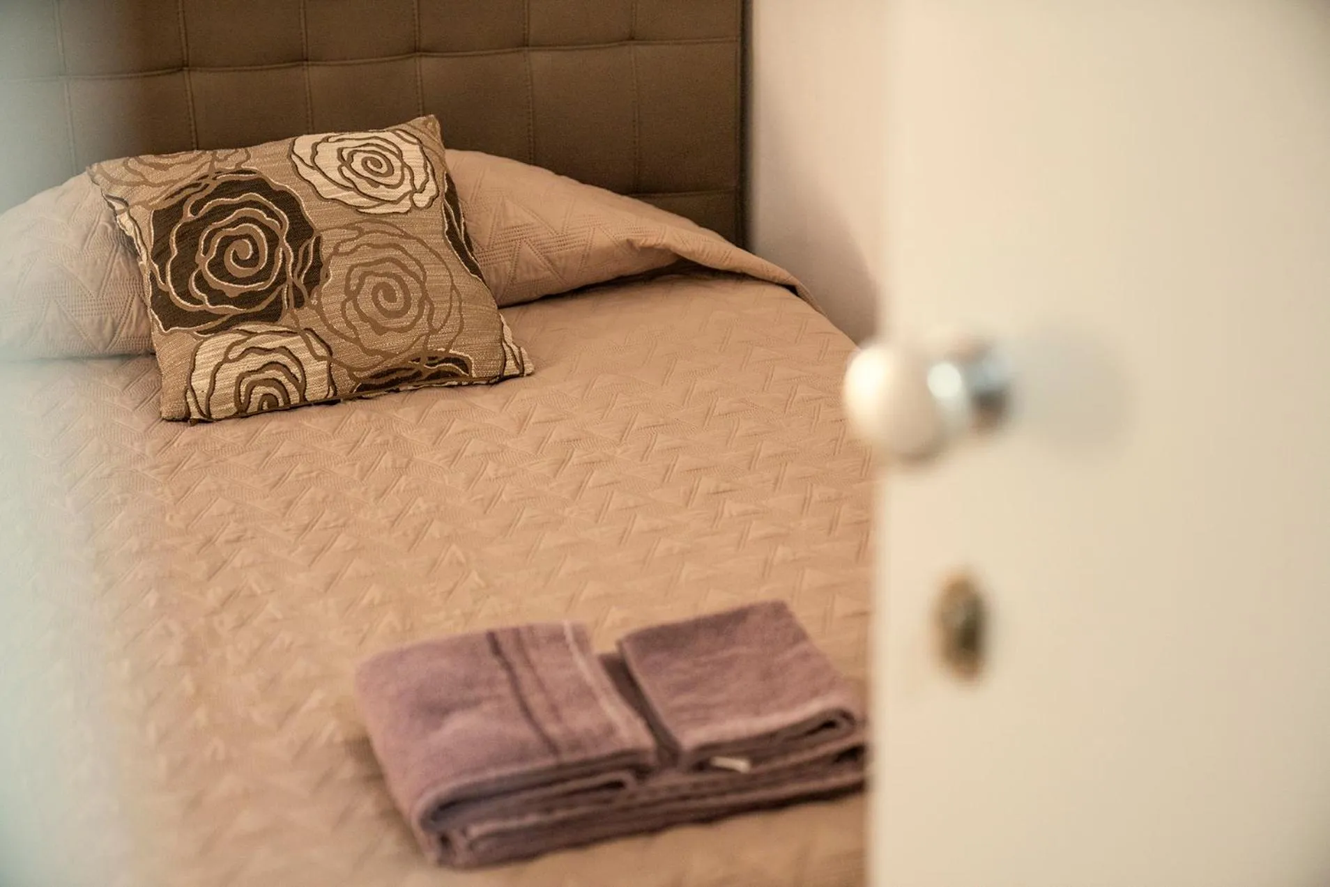 Bed in GARDEN HOUSE - Luxury Guest House - Self check-in only