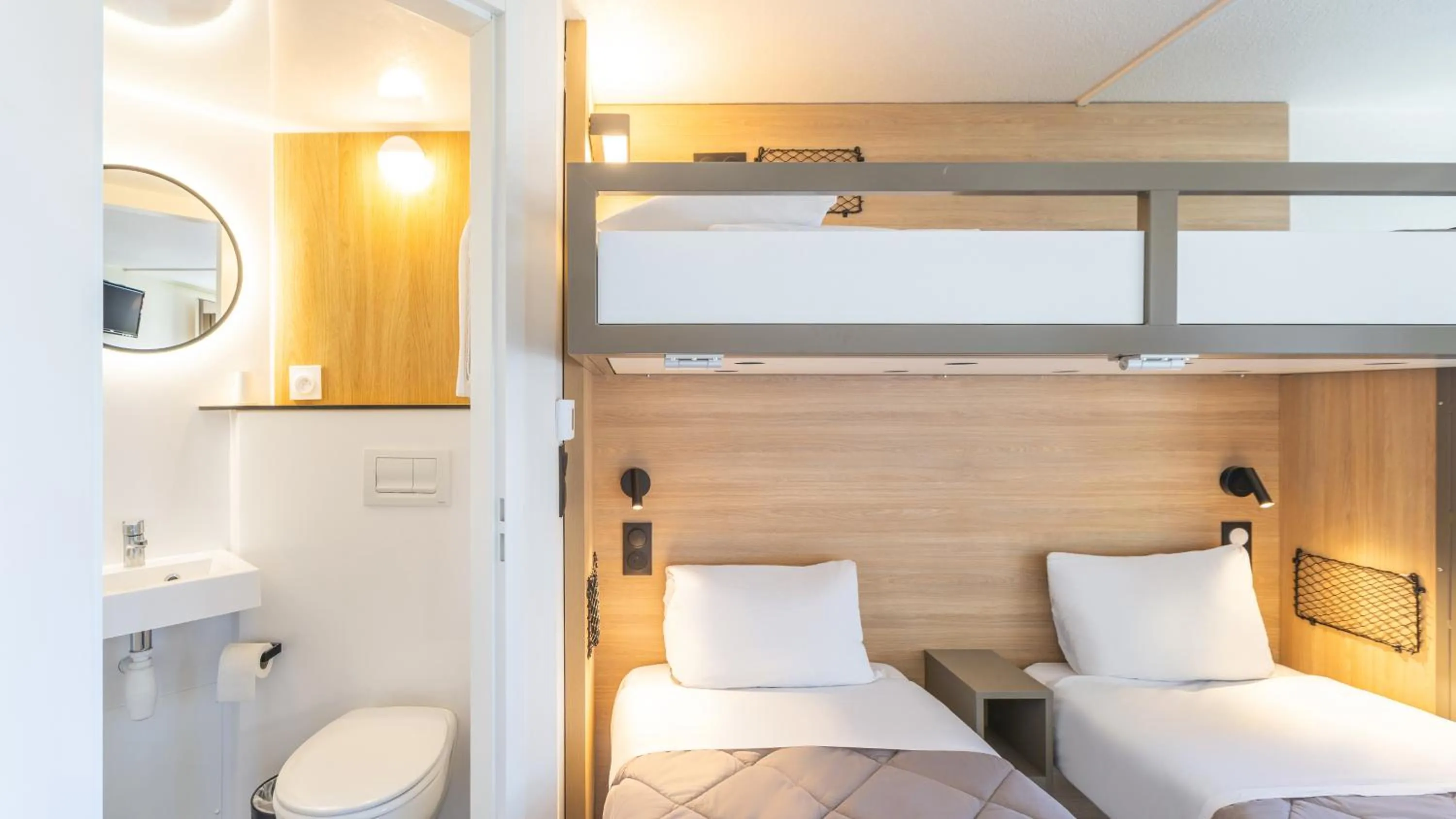 Bed in Premiere Classe Villepinte Centre - Parc des Expositions