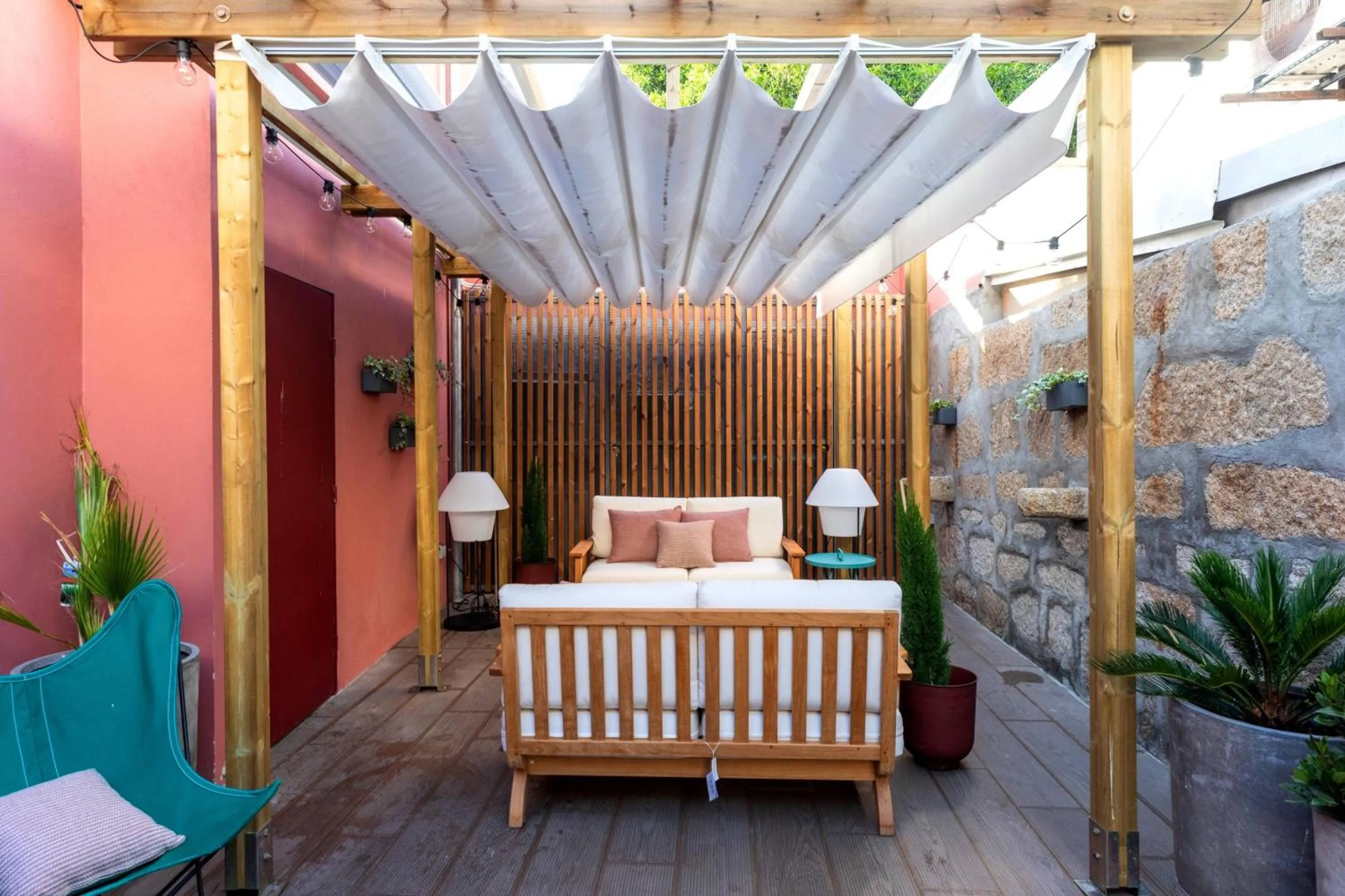 Patio in Harbour Inn Design Townhouse