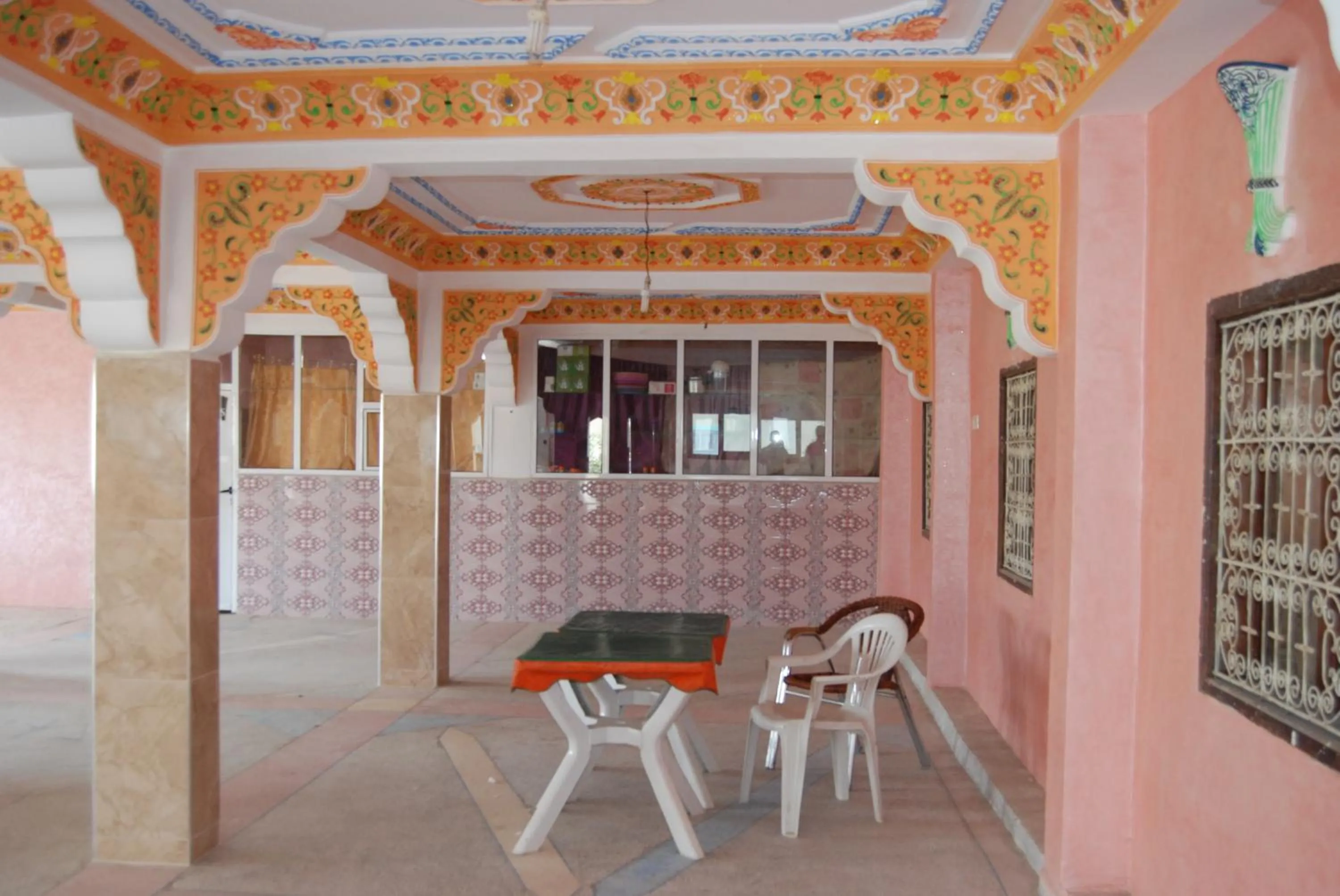 Restaurant/places to eat in Auberge Tafilalt Bouzmou Bouzmou