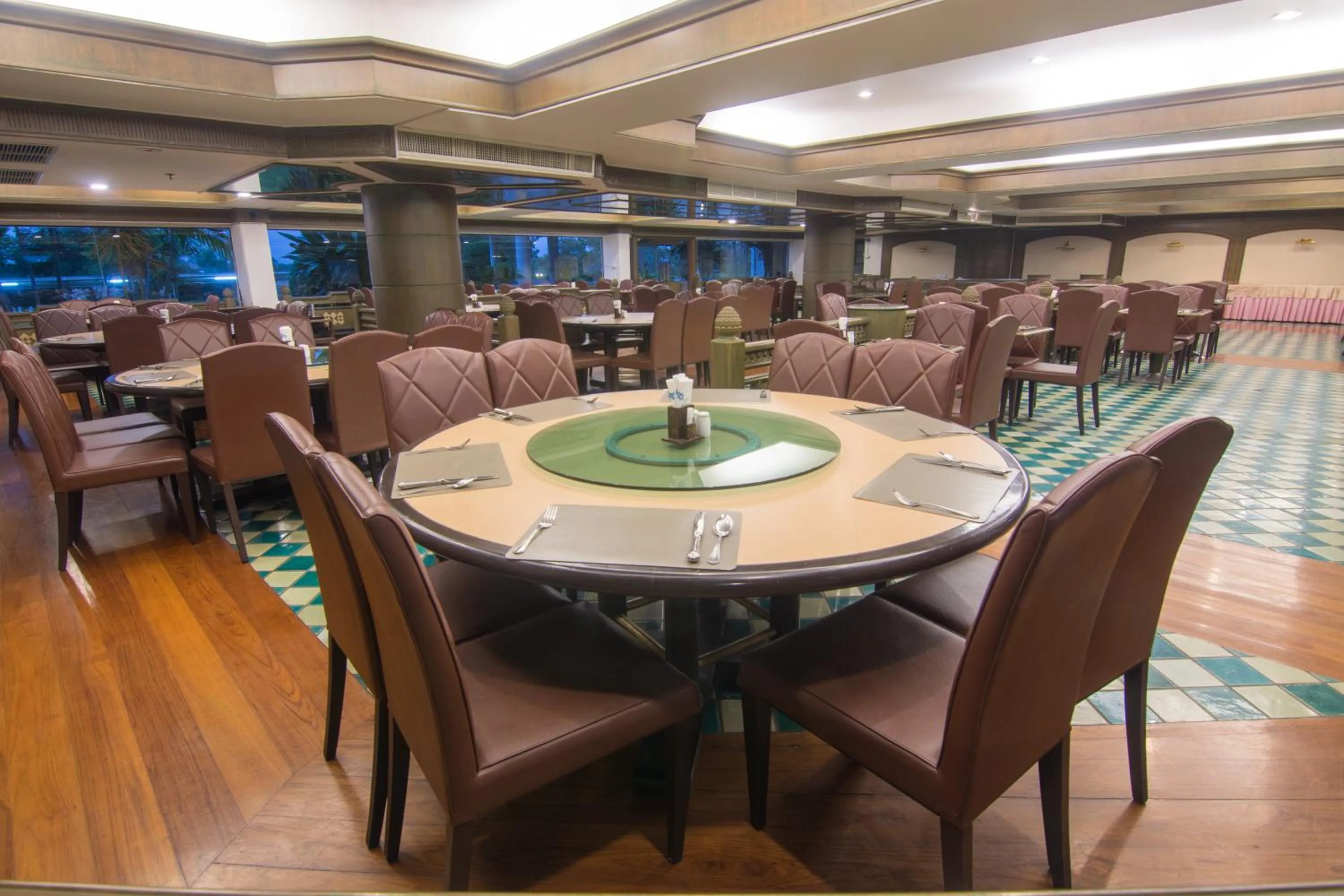 Restaurant/places to eat in Suntara Wellness Resort & Hotel