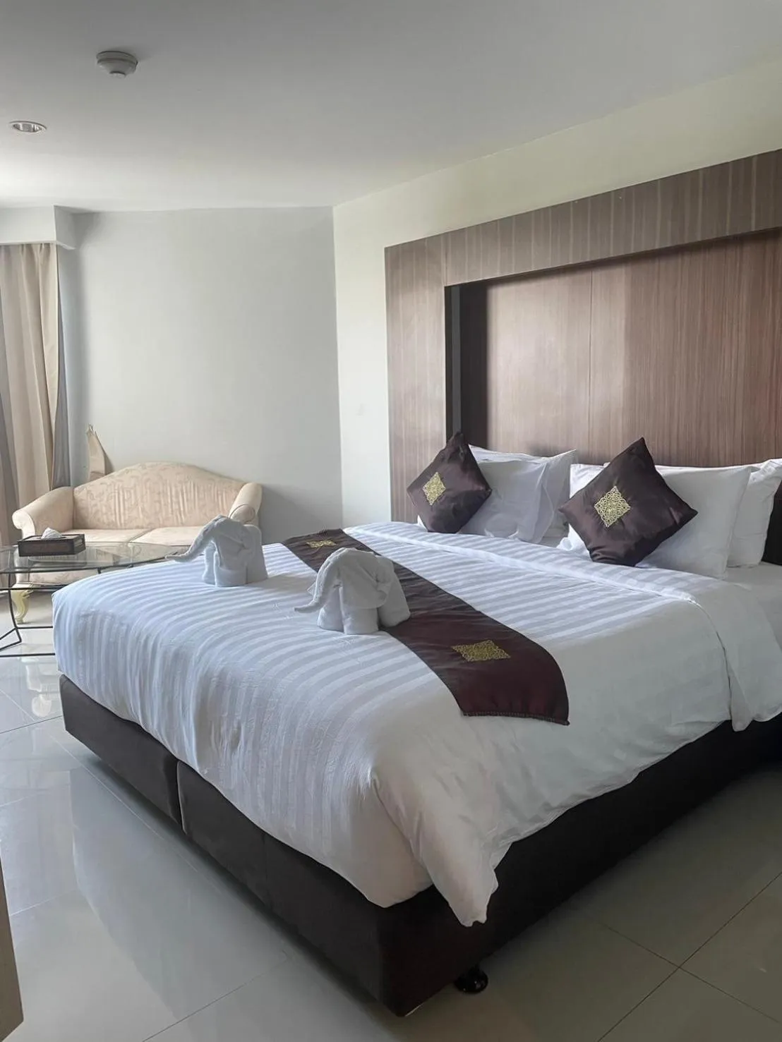 Bed in Suntara Wellness Resort & Hotel