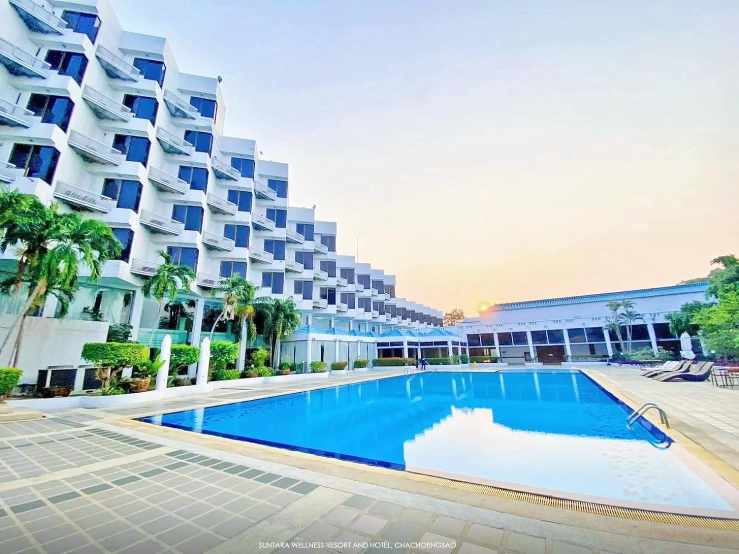 Swimming pool in Suntara Wellness Resort & Hotel