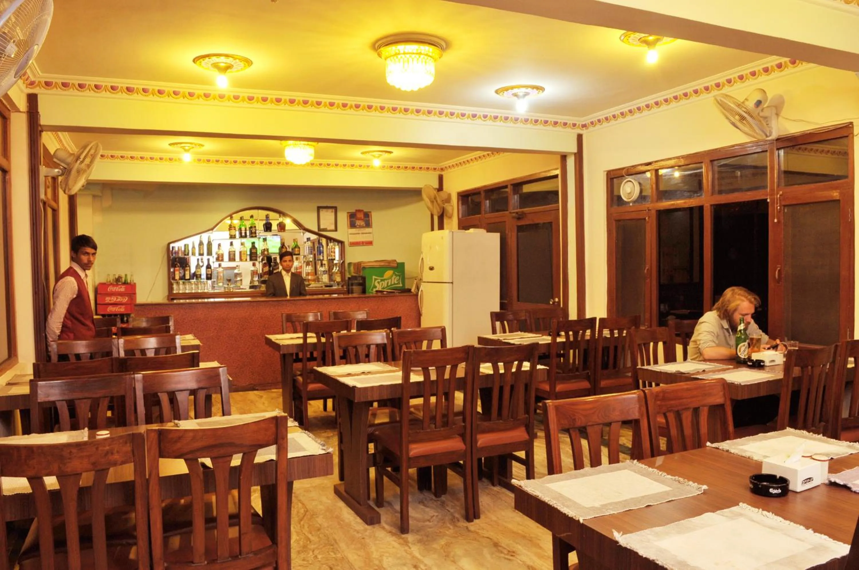 Restaurant/places to eat in Hotel Brihaspati