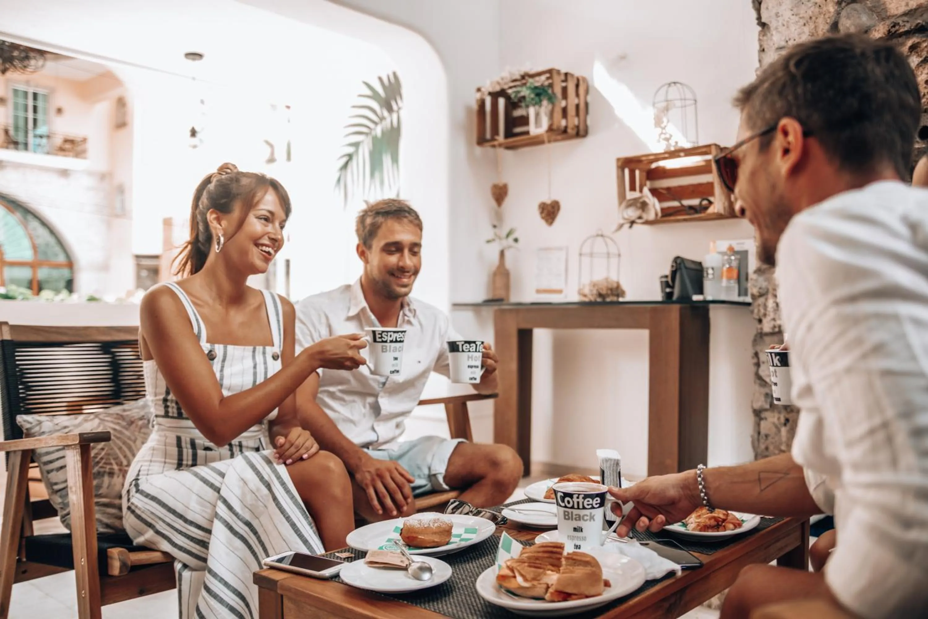 Restaurant/places to eat in Ahava Hotel