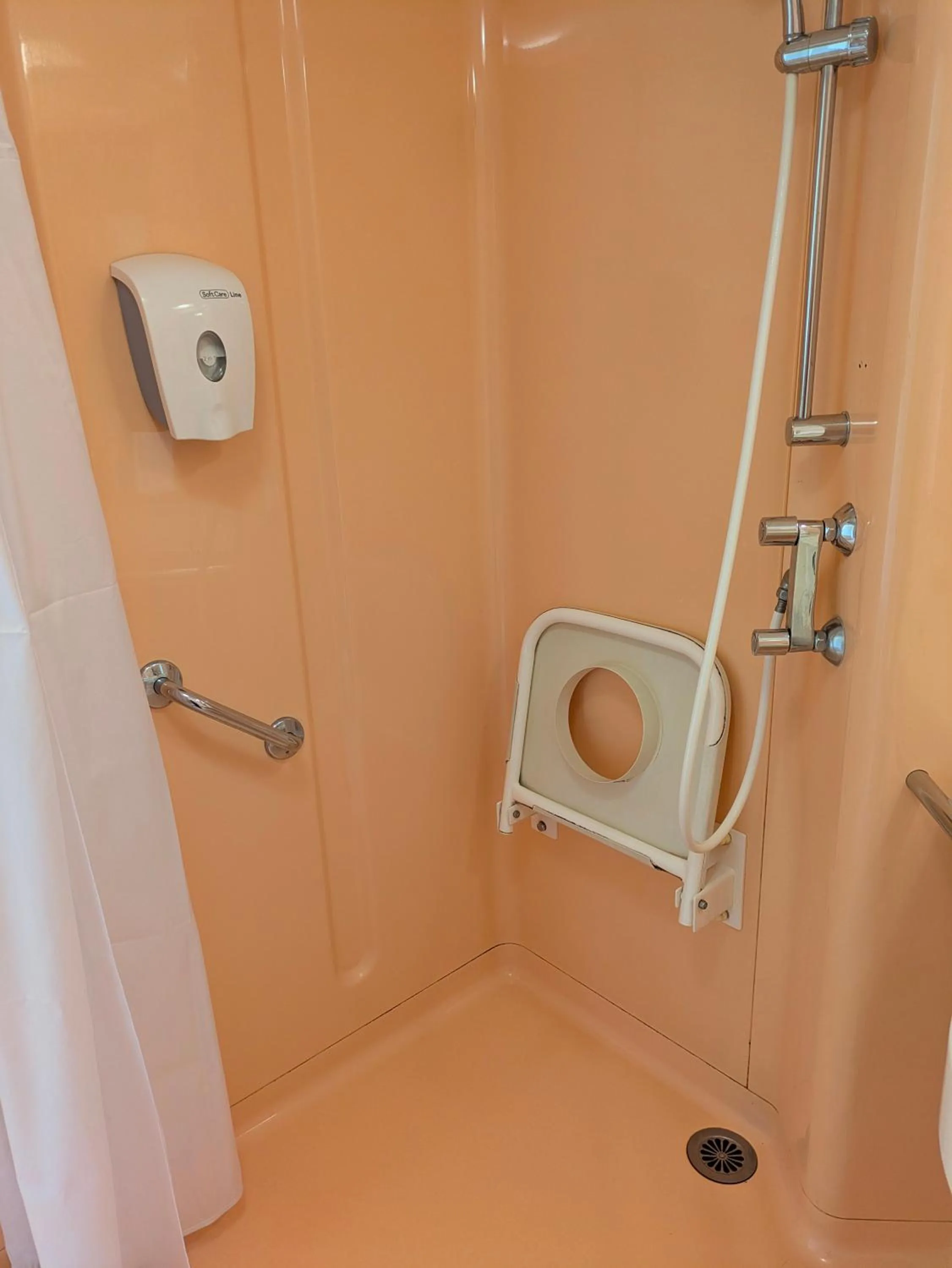 Toilet in Premiere Classe Limoges Nord