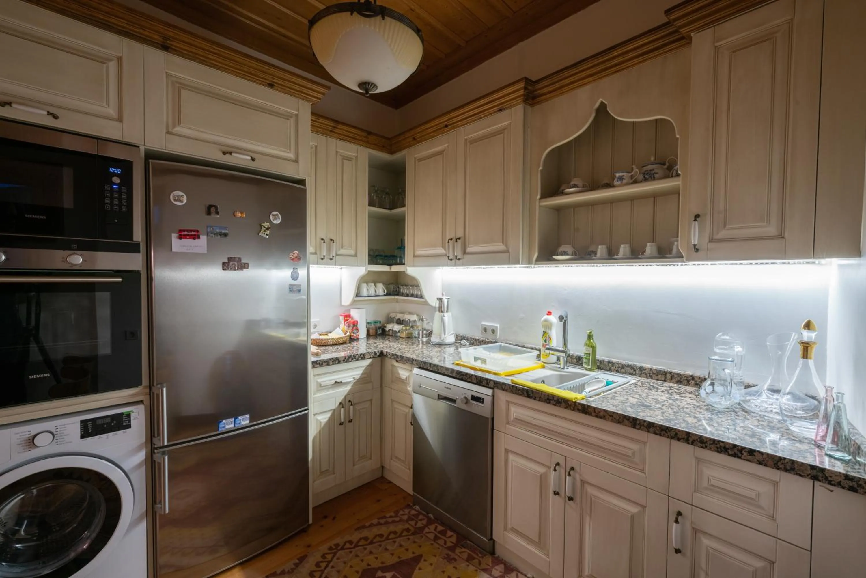Kitchen or kitchenette in Cedrus Hotel