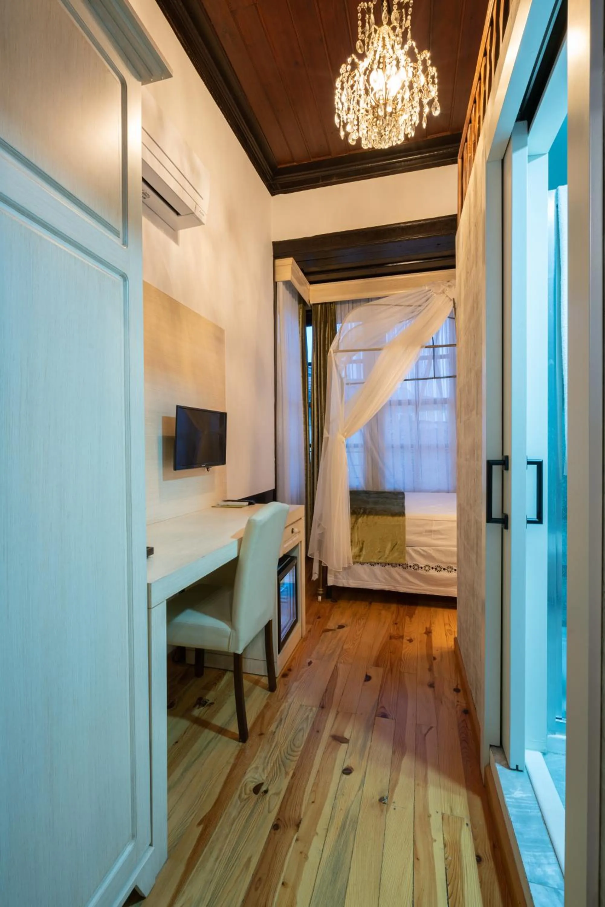 Bedroom in Cedrus Hotel