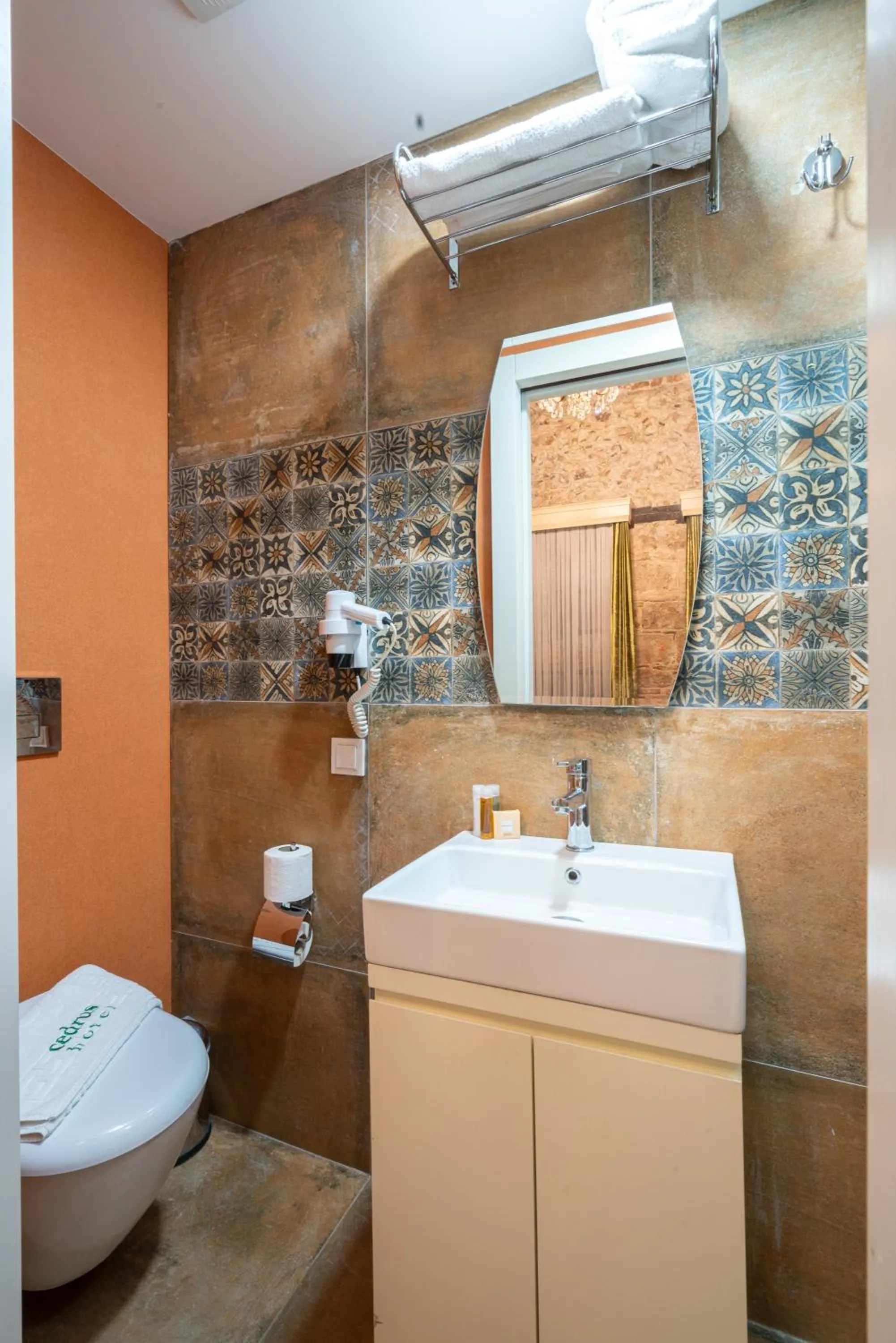 Bathroom in Cedrus Hotel