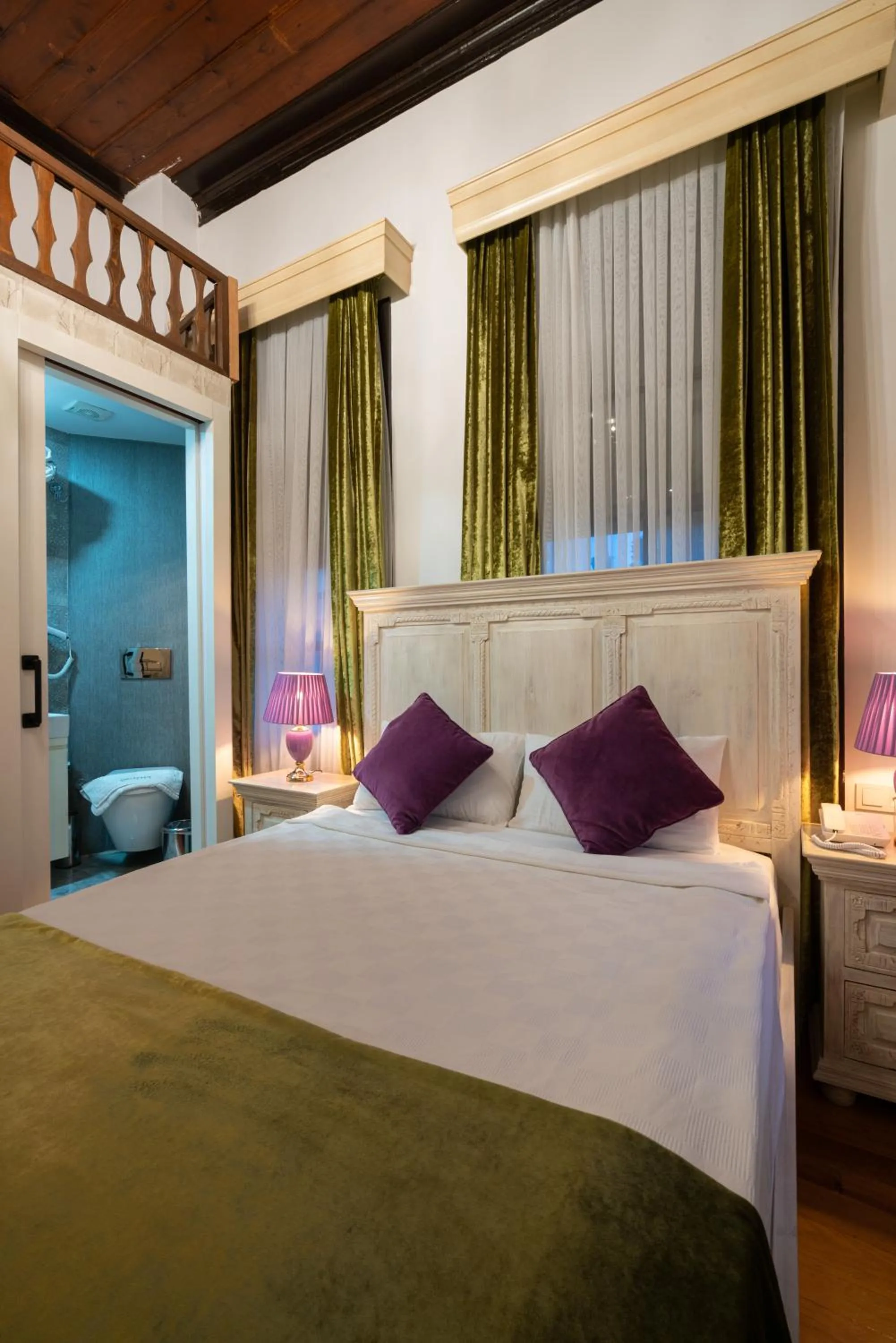 Bedroom, Bed in Cedrus Hotel