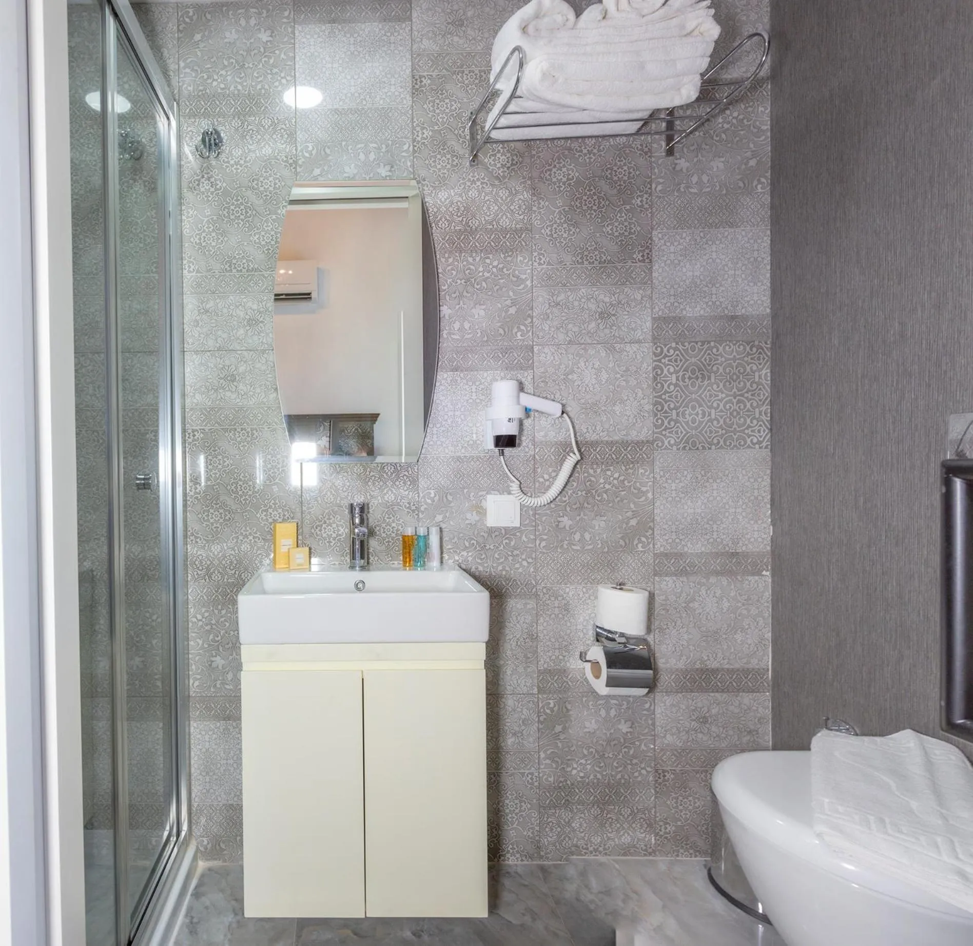 Shower in Cedrus Hotel