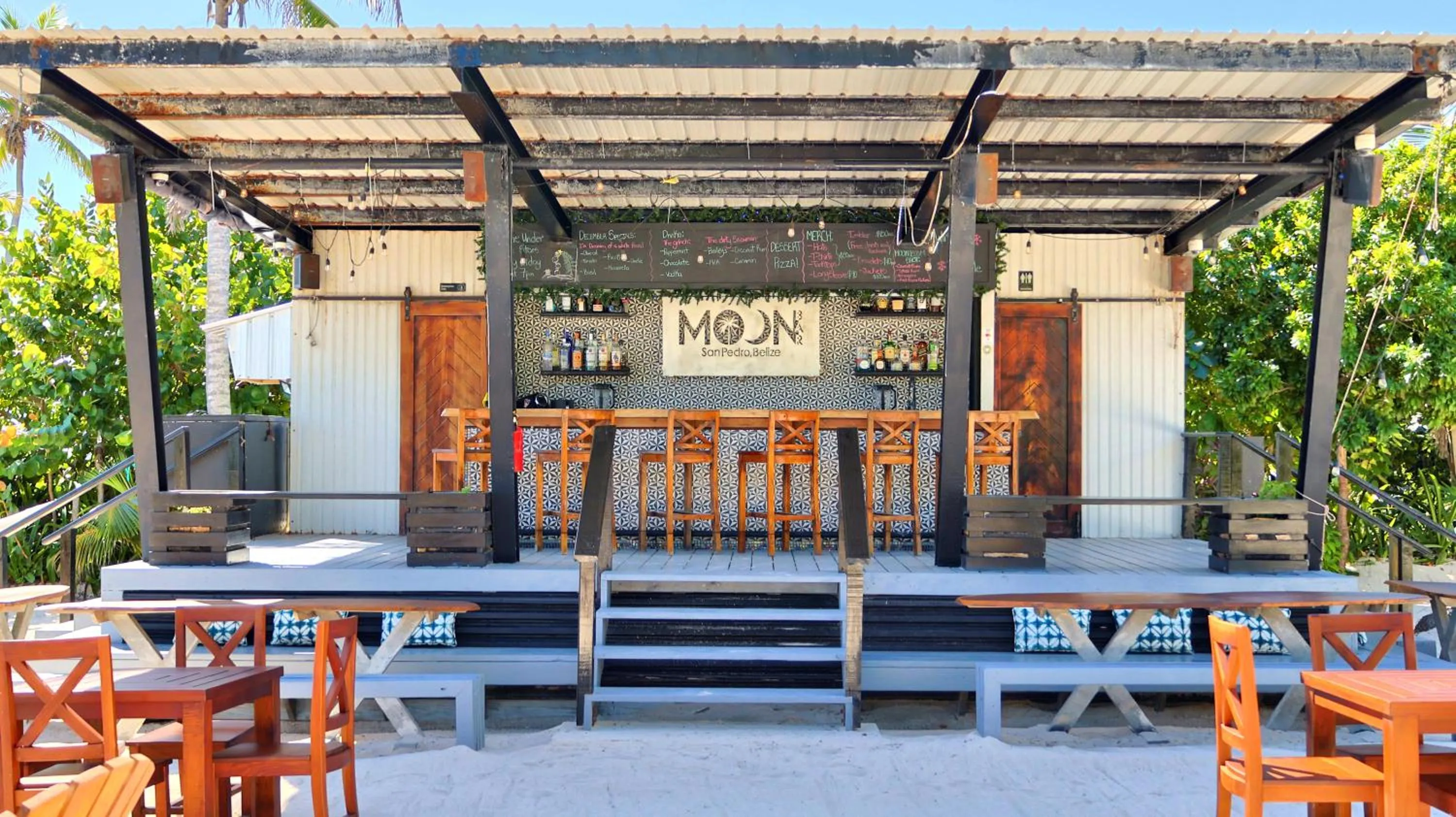 Restaurant/places to eat in Mangata Villas Adults Only