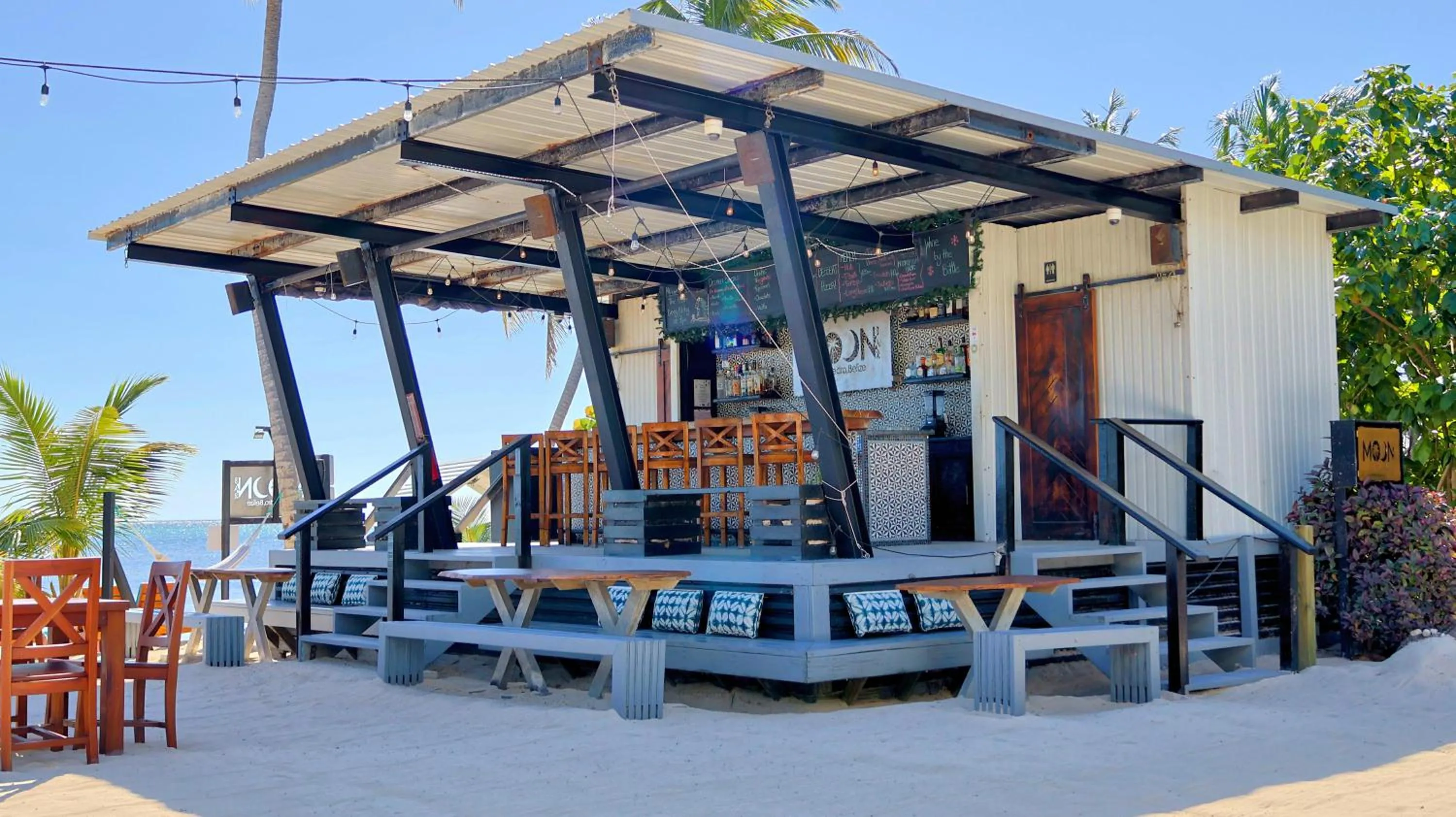 Restaurant/places to eat in Mangata Villas Adults Only