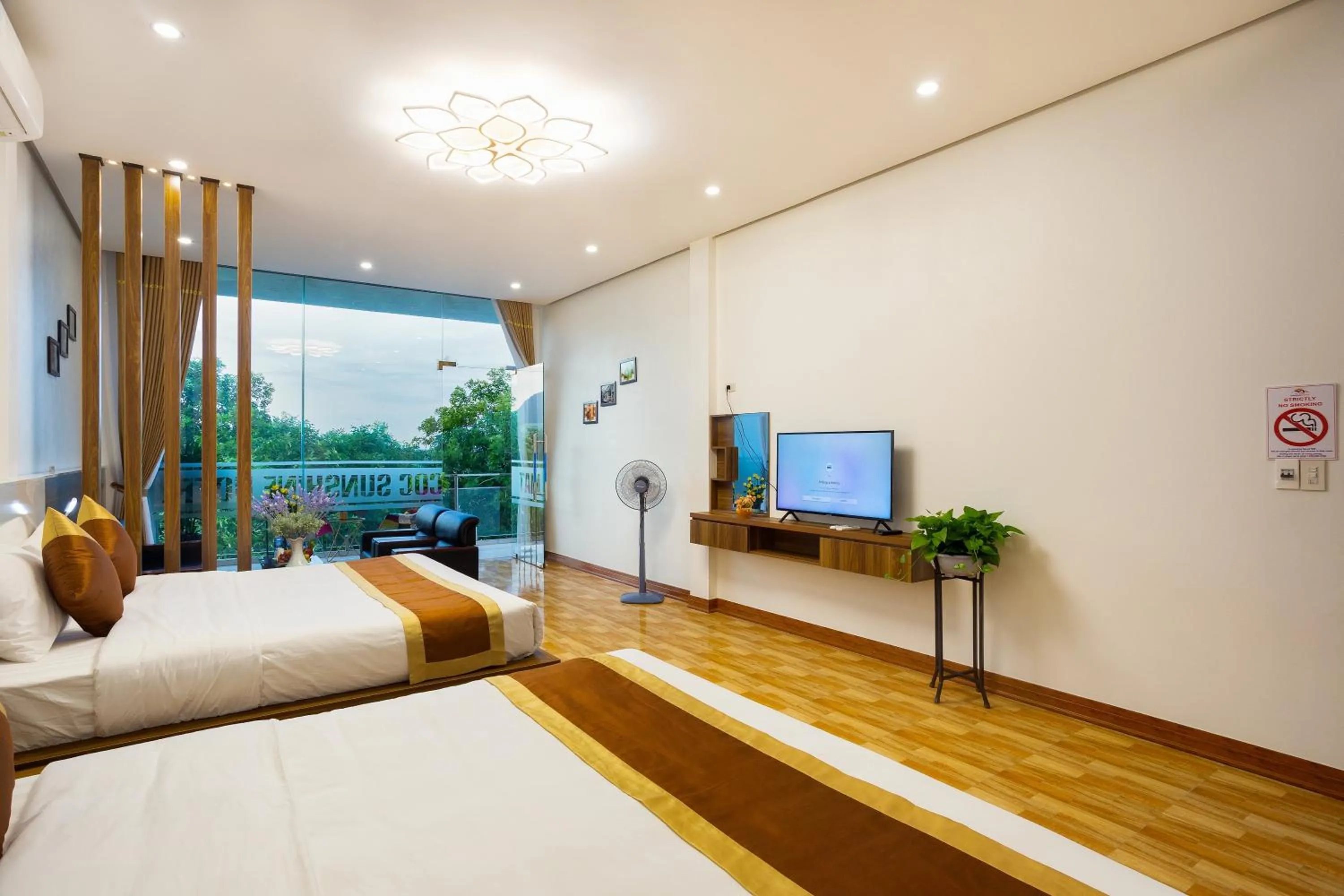 Bed in TAM COC SUNSHINE HOTEL