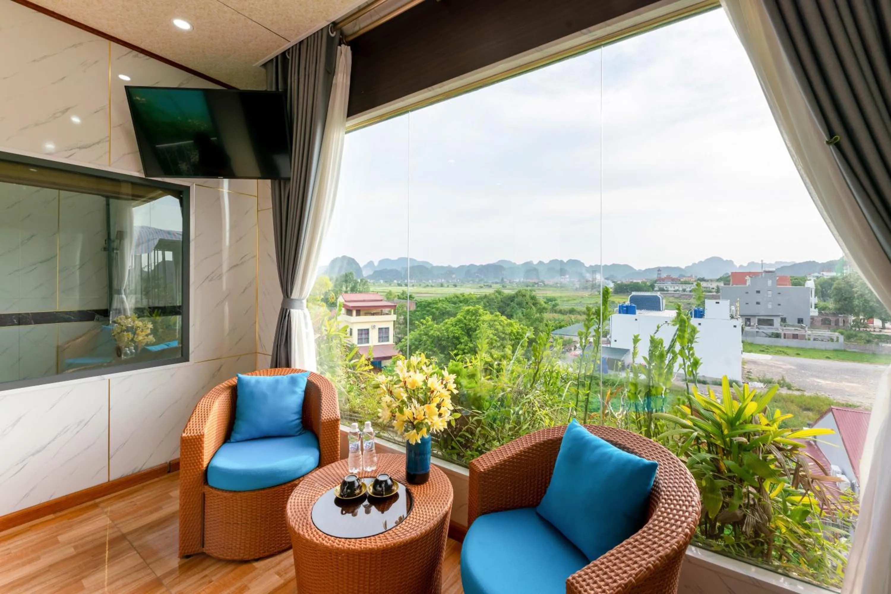Living room in TAM COC SUNSHINE HOTEL
