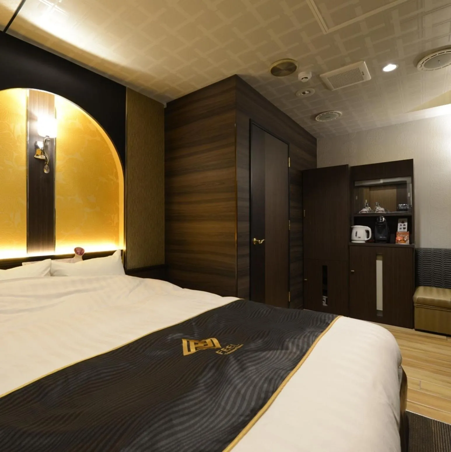 Bed in Hotels & Resort Feel