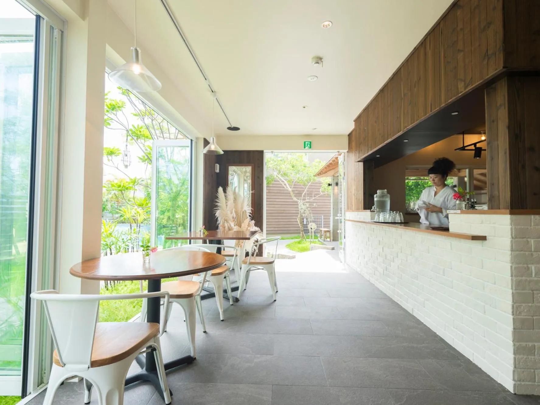 Restaurant/places to eat in Mihana Onnason