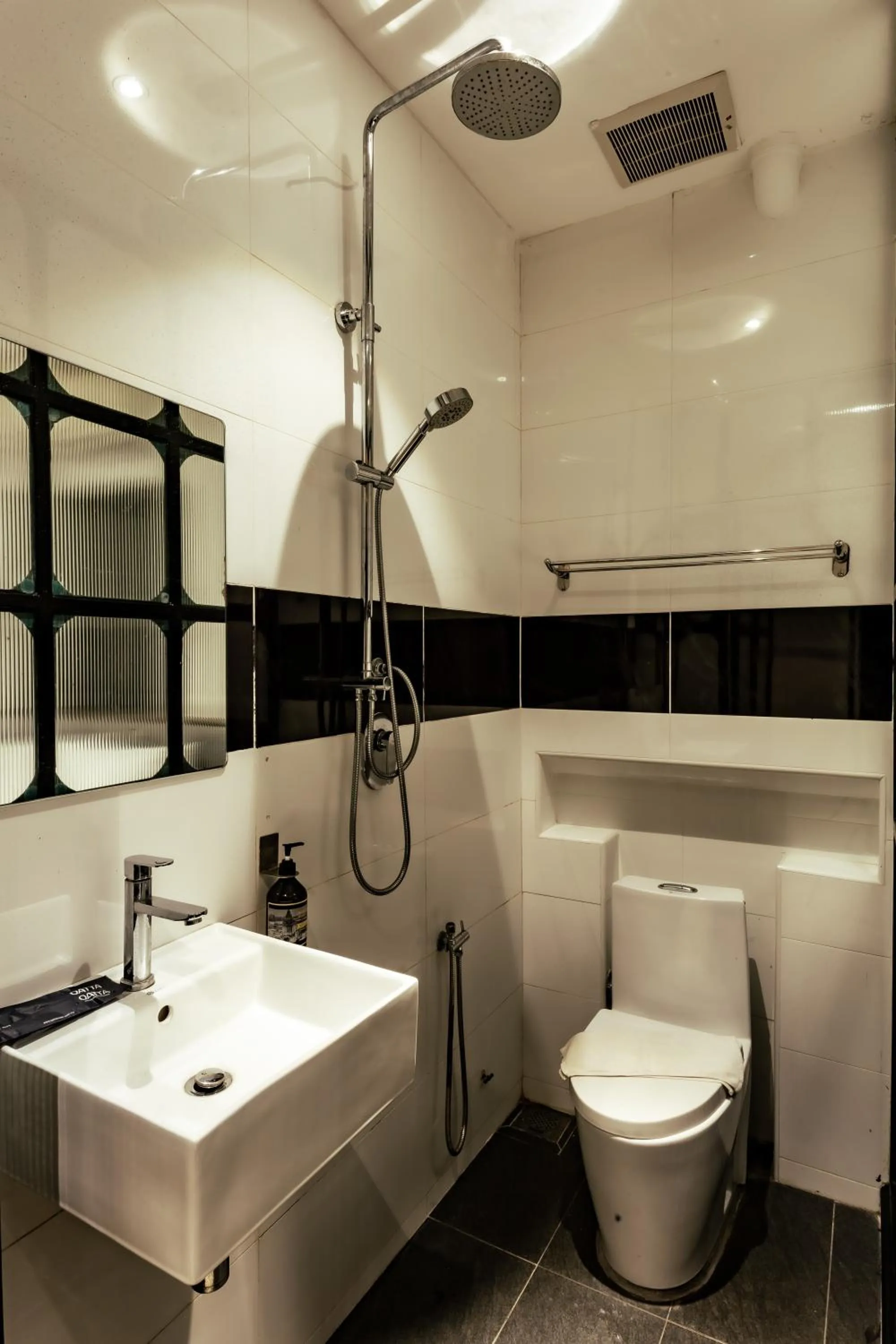 Toilet in Earnest Hotel Georgetown