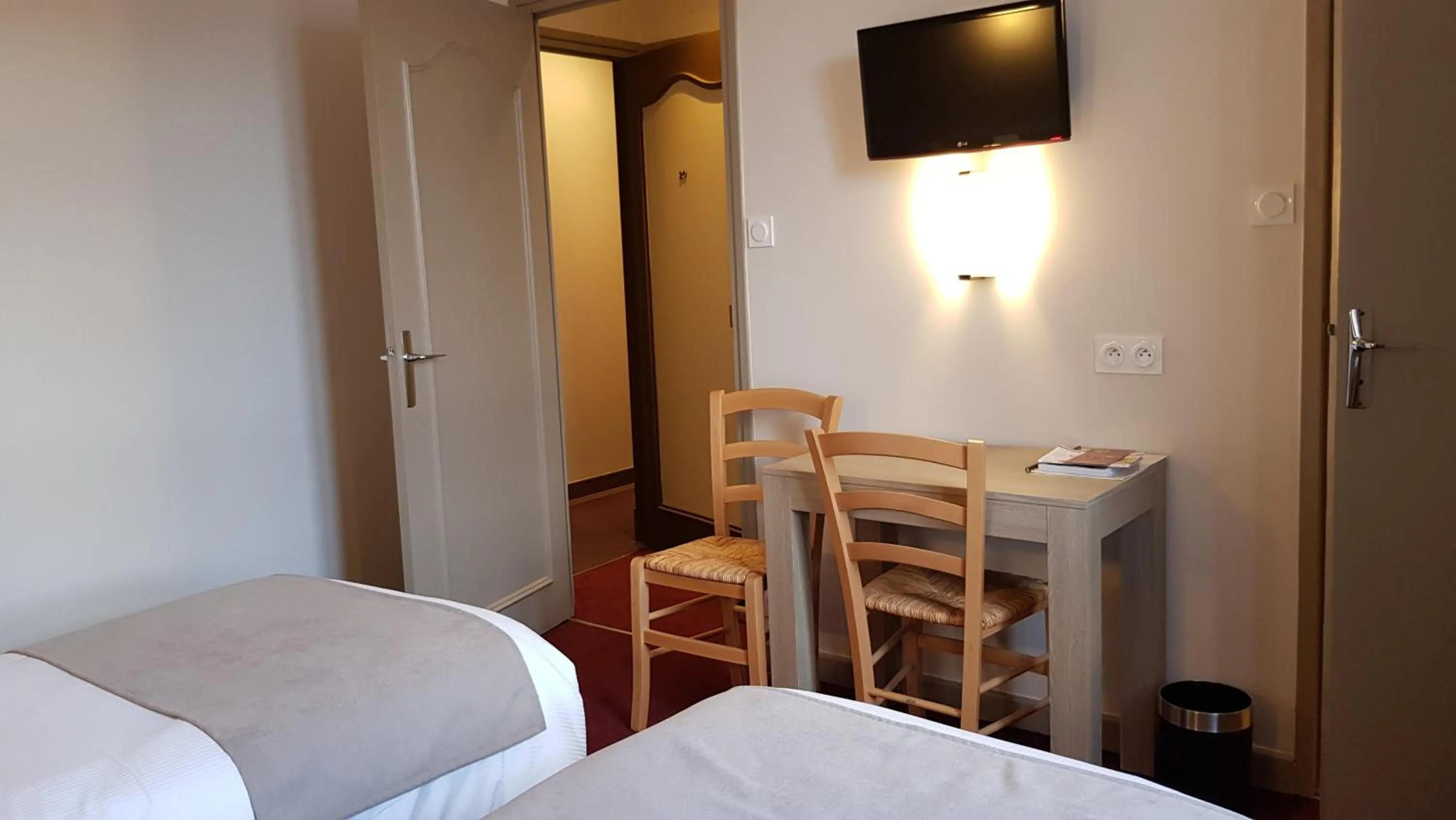 Bed in Hostellerie d'Héloïse Logis