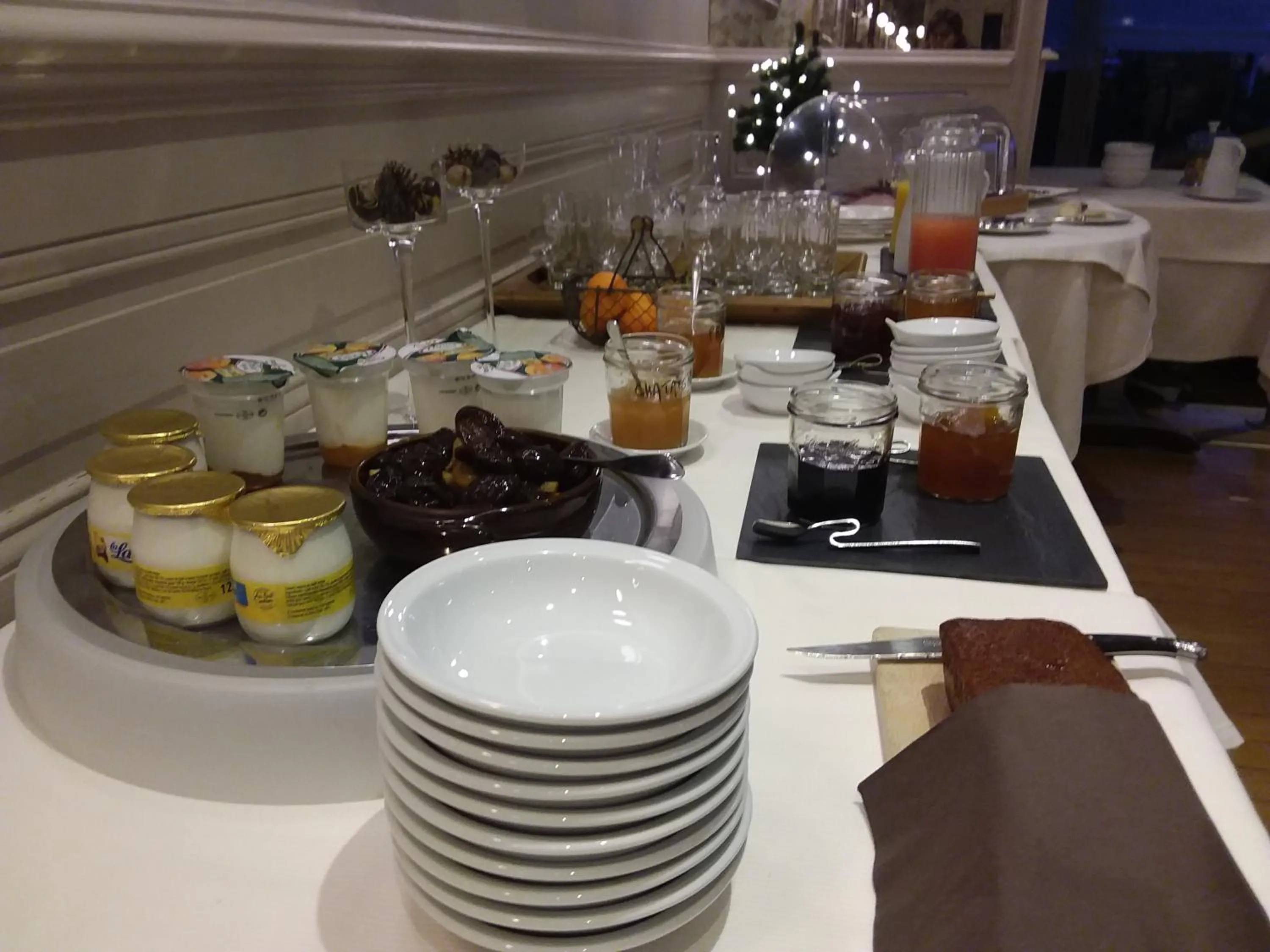 Breakfast in Hostellerie d'Héloïse Logis