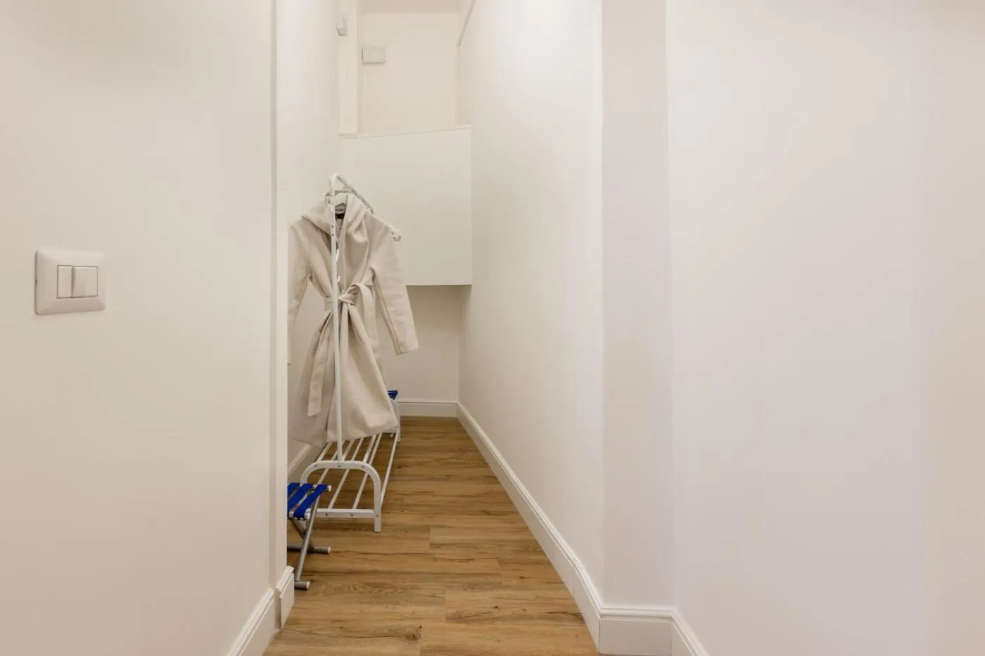 wardrobe in Fior Di Loto Rooms